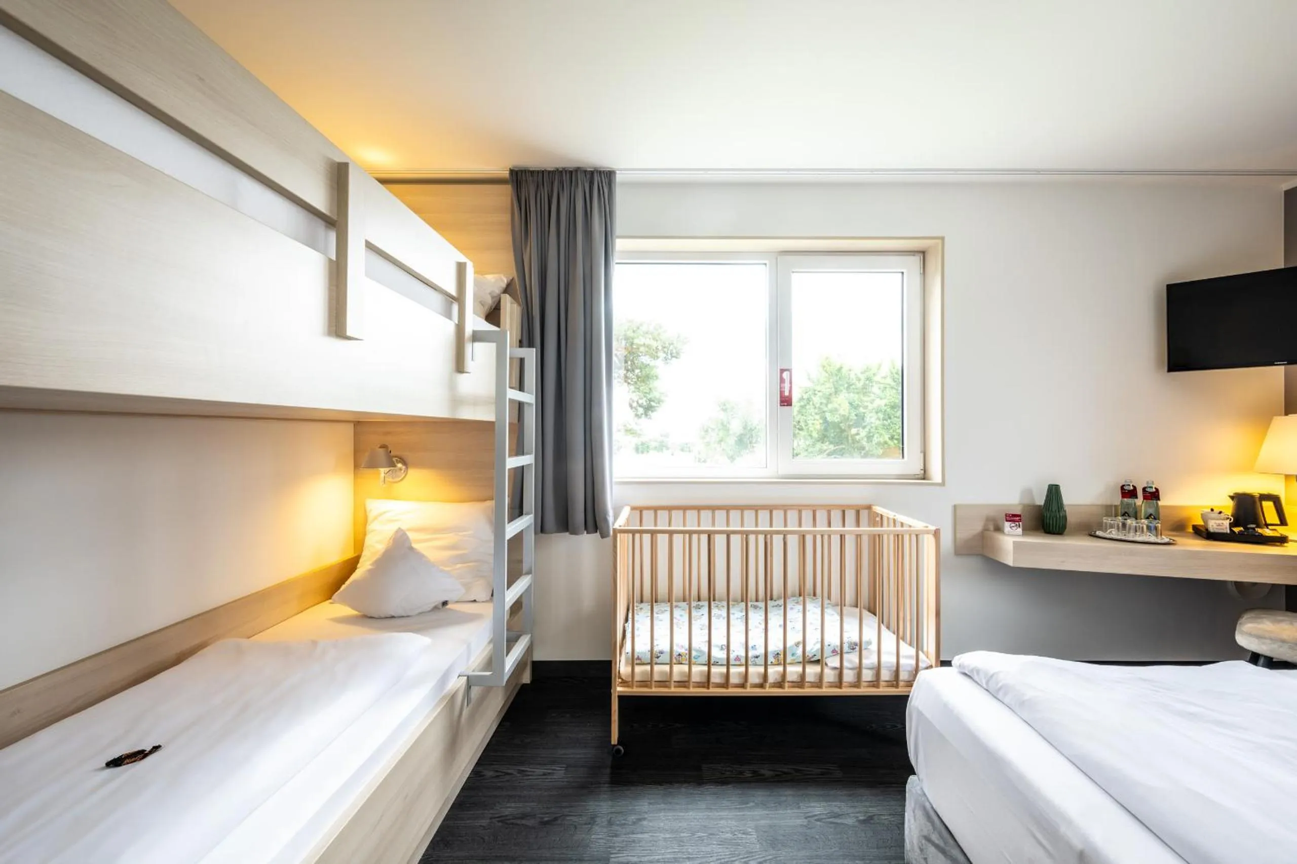 Photo of the whole room, Bed in Serways Hotel Bruchsal West