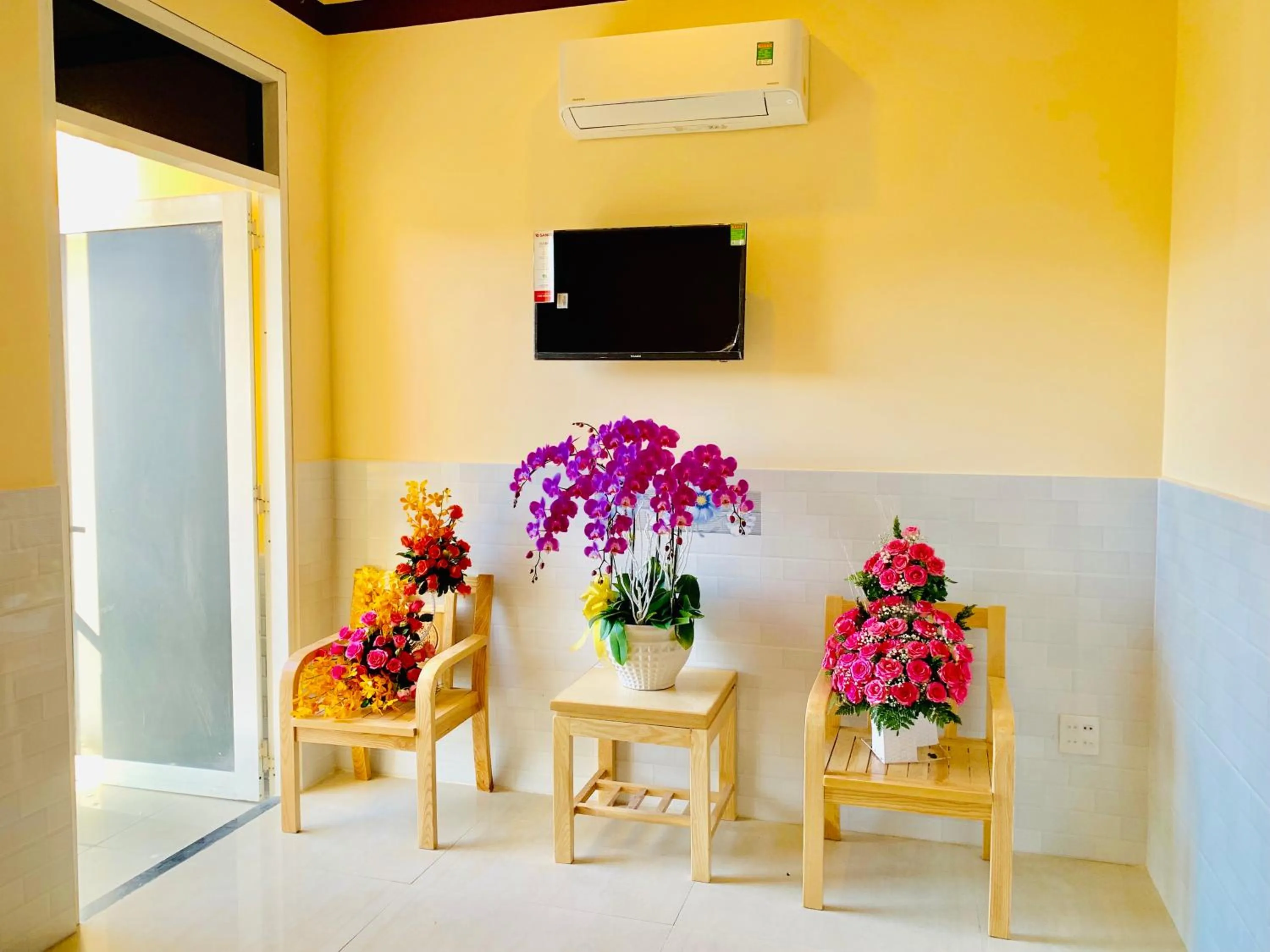 Communal lounge/ TV room in Mekong Rose Hotel