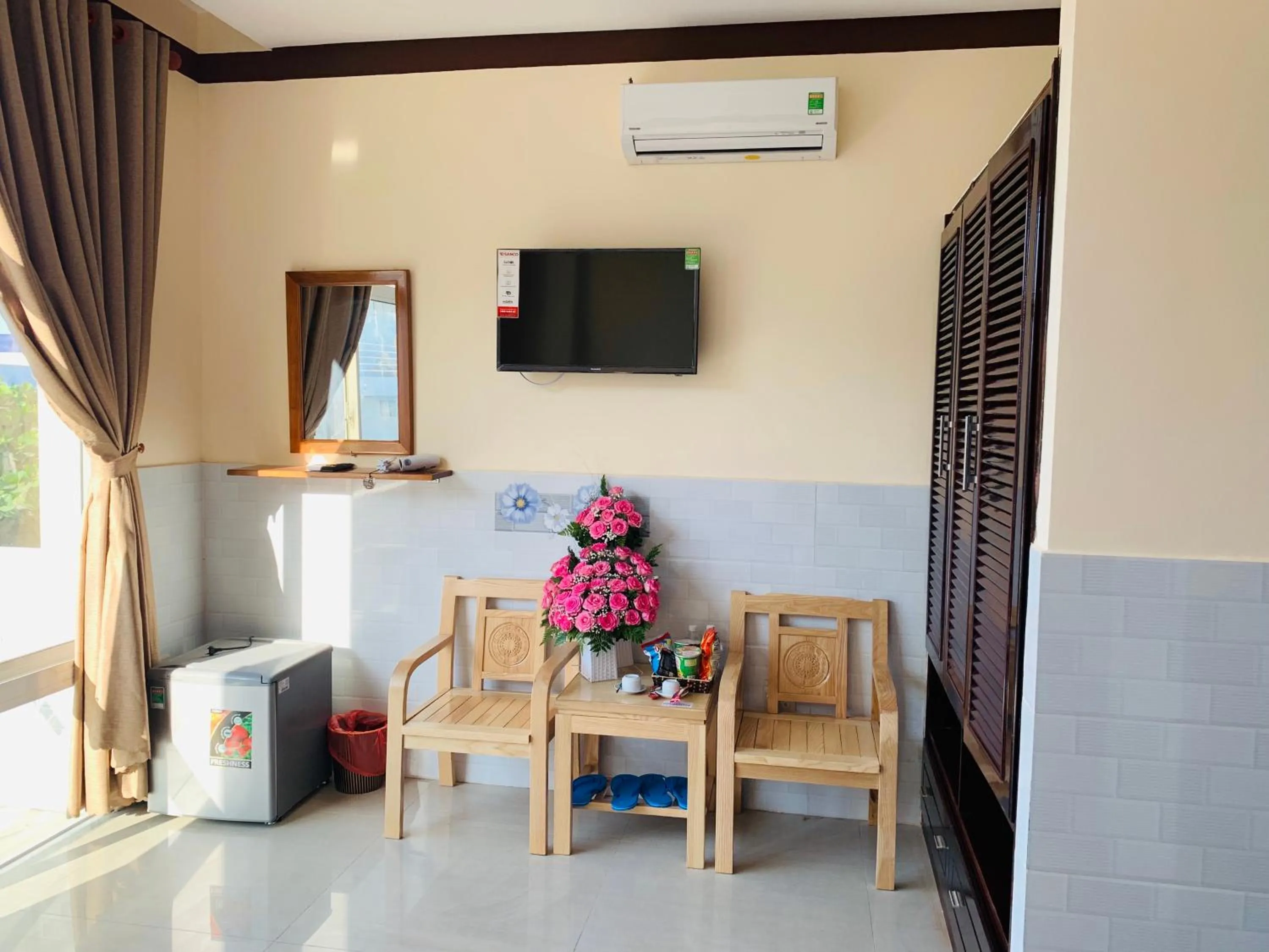 Communal lounge/ TV room in Mekong Rose Hotel