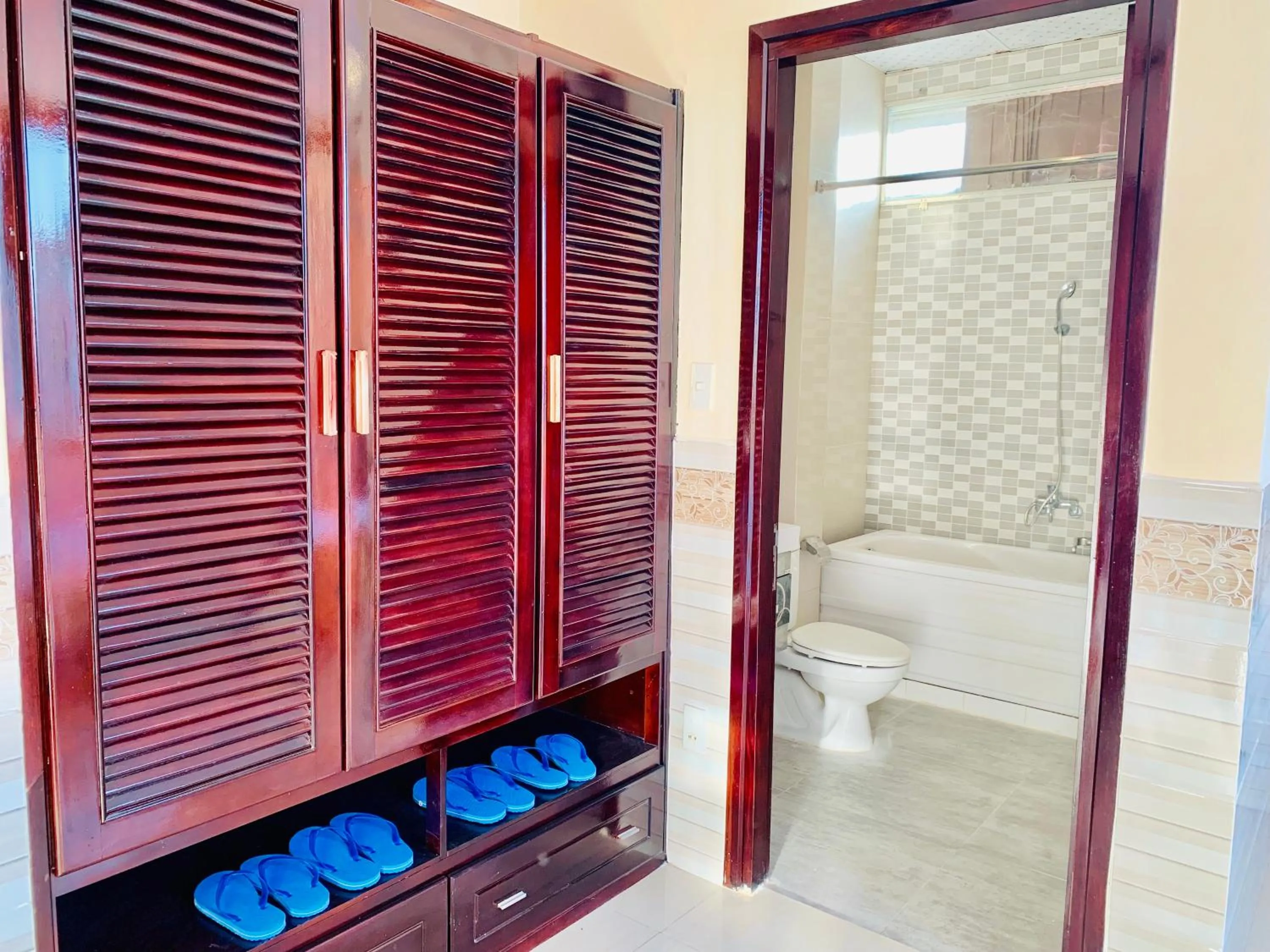 Shower in Mekong Rose Hotel