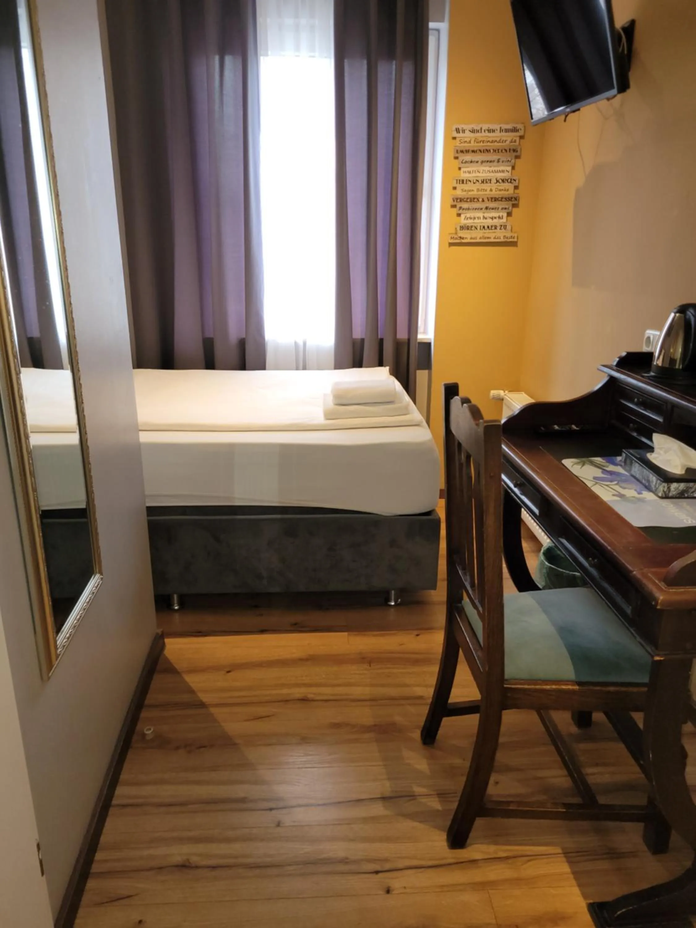 Bed in Hotel Franken an der Messe