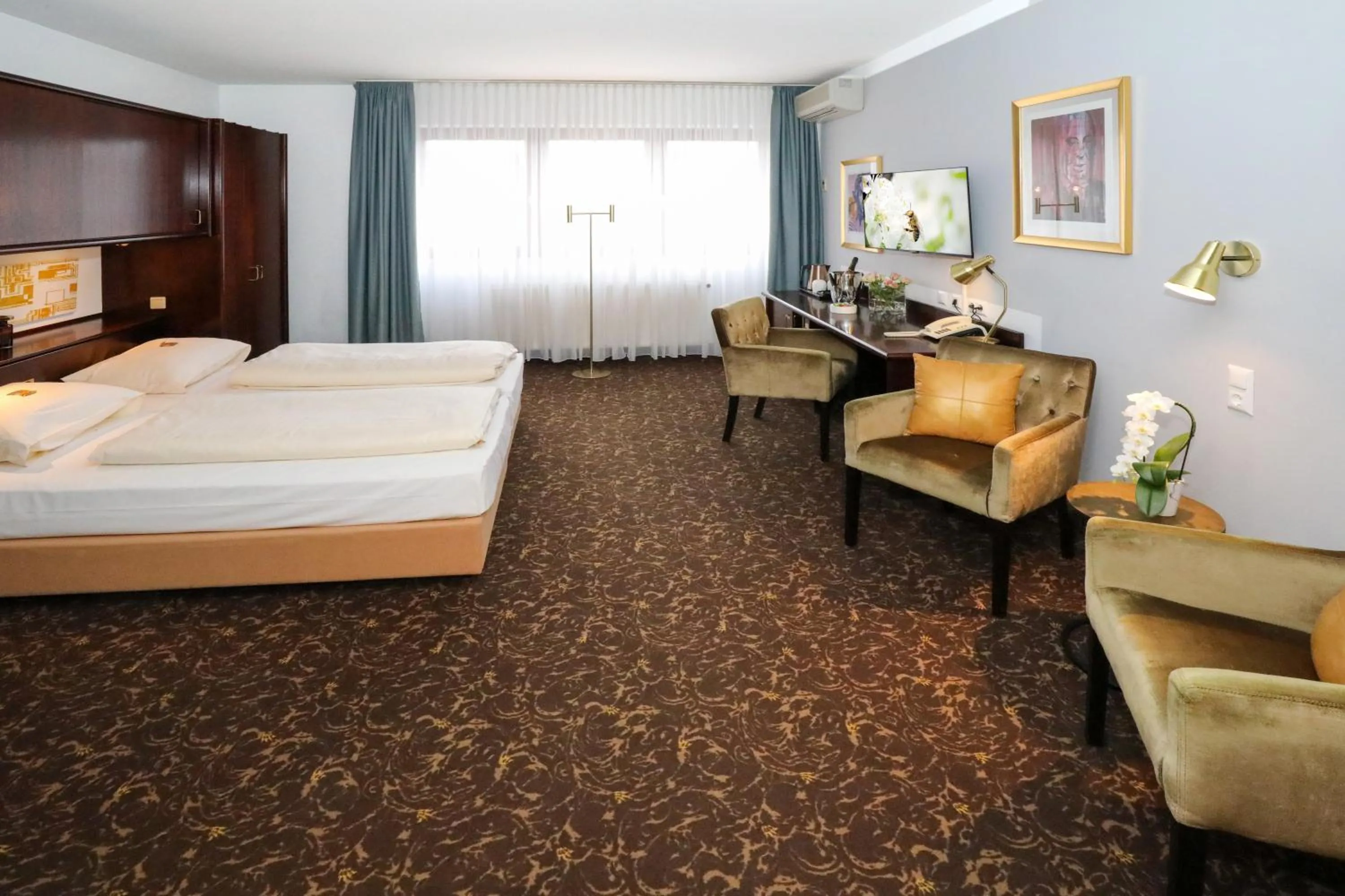 Bed in City-Hotel Aschaffenburg