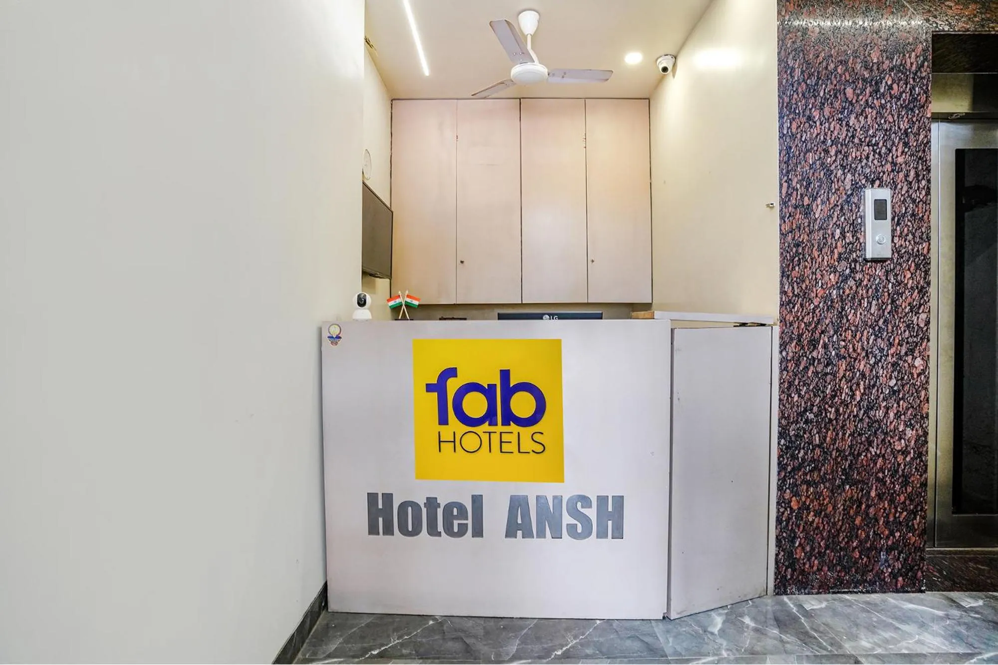 Lobby or reception in FabHotel Ansh