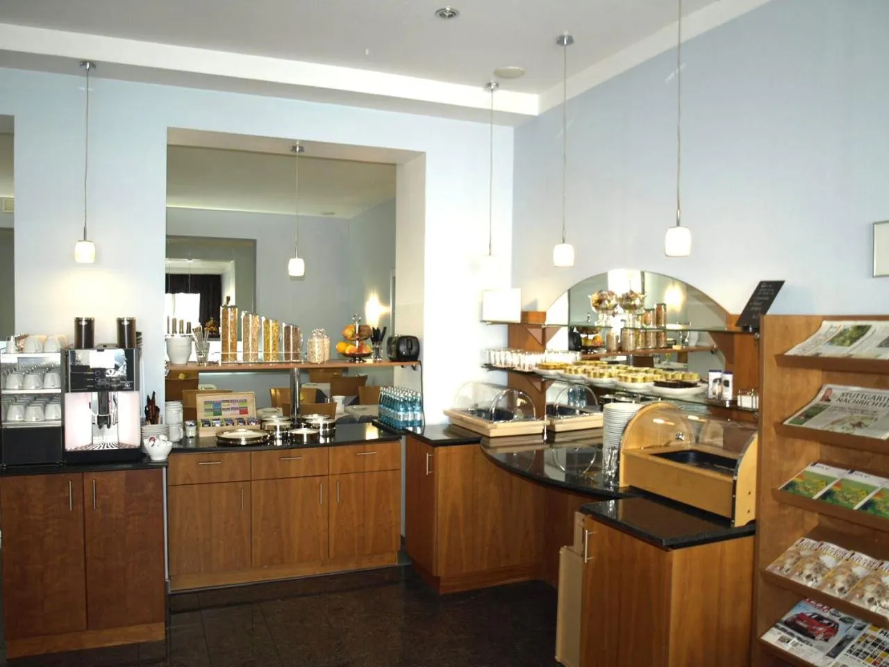 Restaurant/places to eat in Central-Classic Hotel