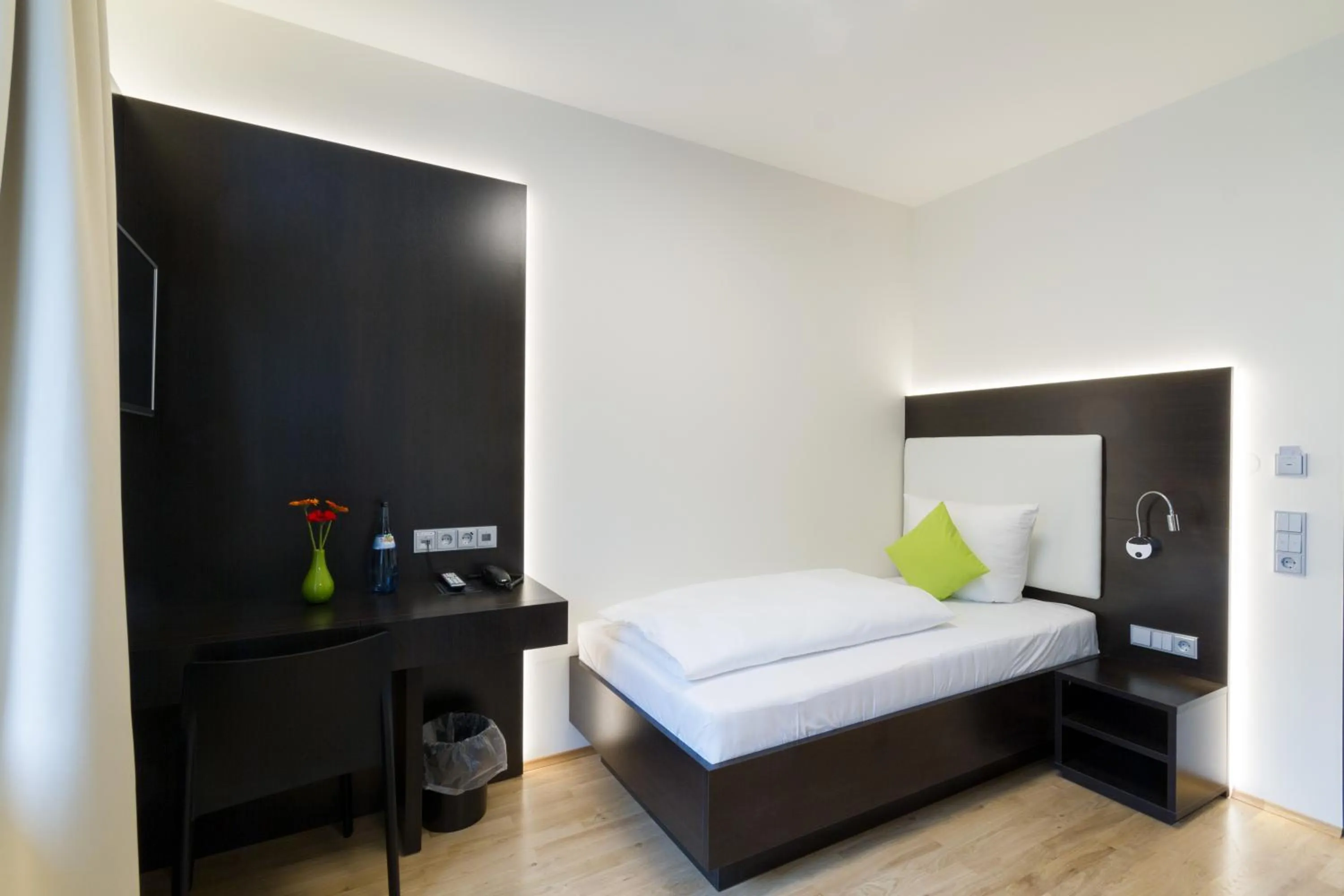 Bedroom, Bed in sevenDays Hotel BoardingHouse Mannheim