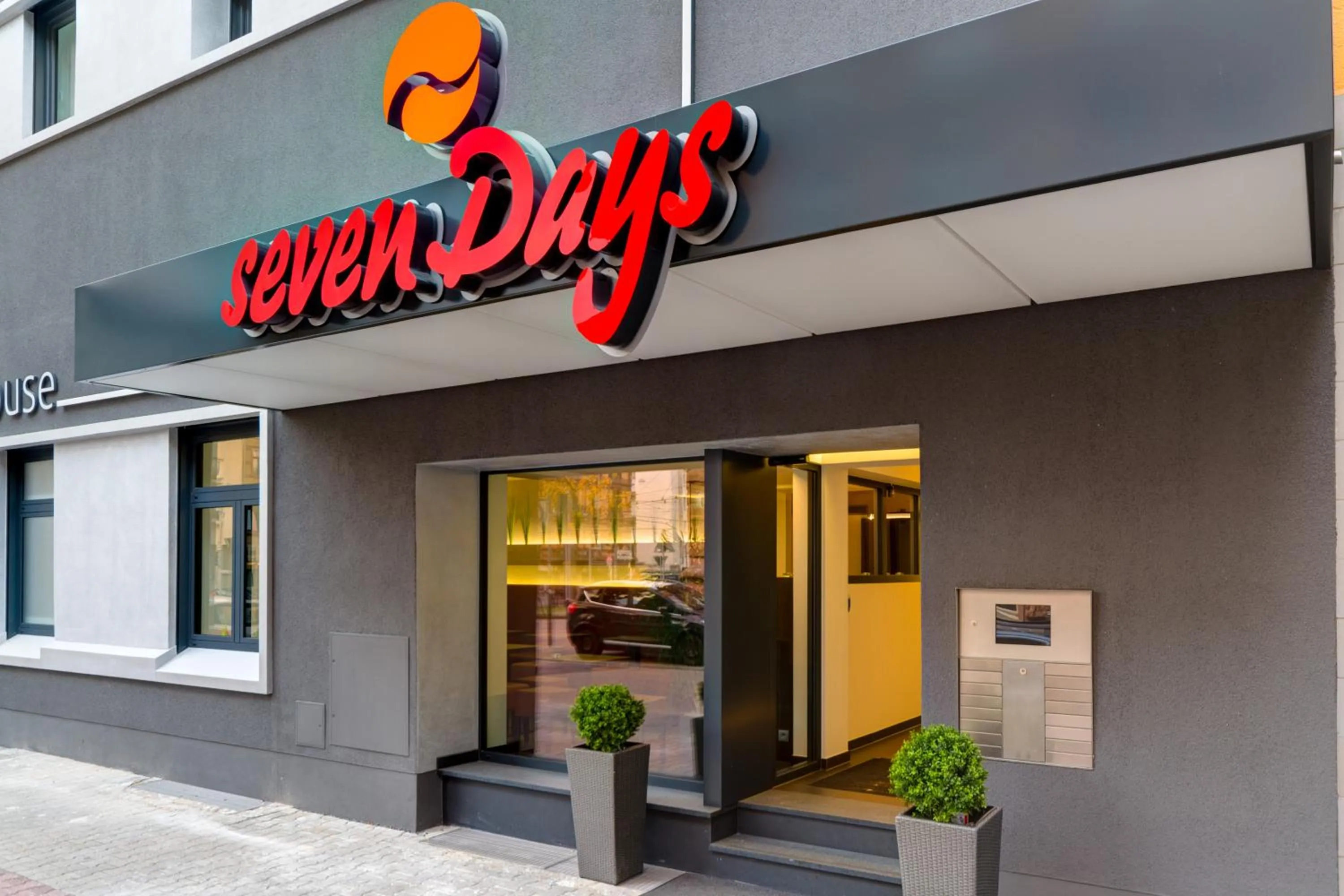 Facade/entrance in sevenDays Hotel BoardingHouse Mannheim