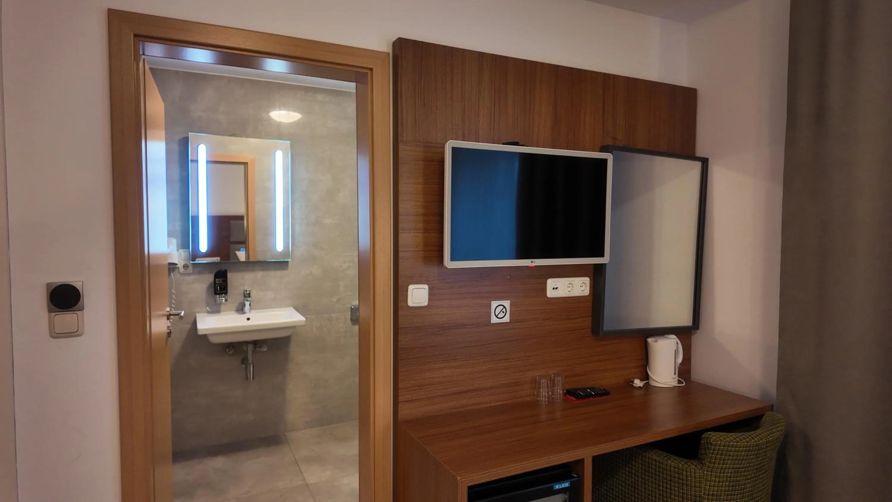 Bathroom in Airport Global Hotel