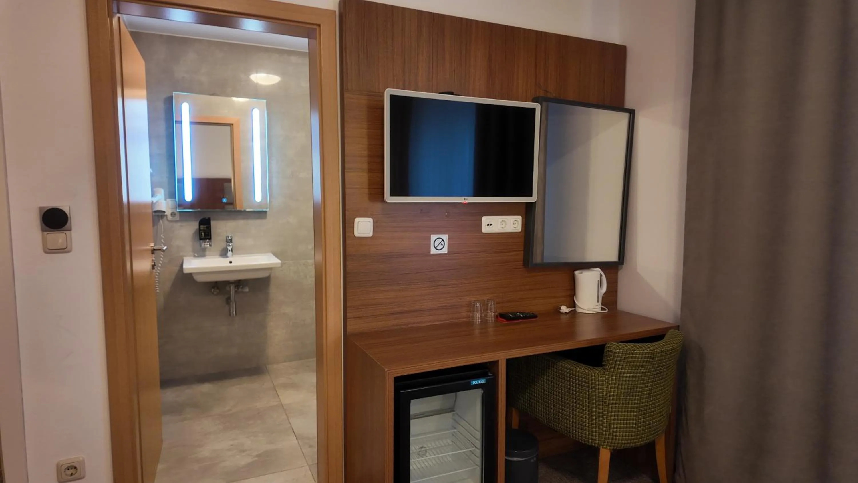 Bedroom in Airport Global Hotel