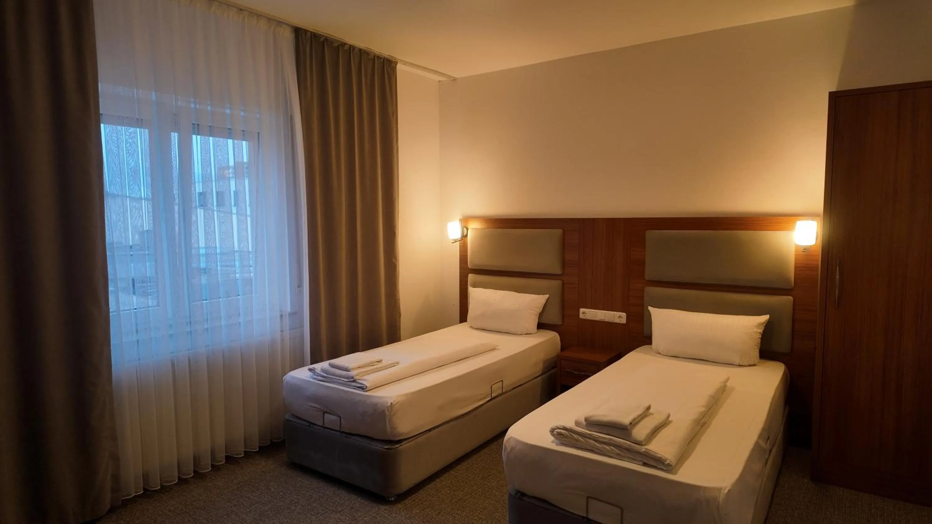 Bedroom, Bed in Airport Global Hotel