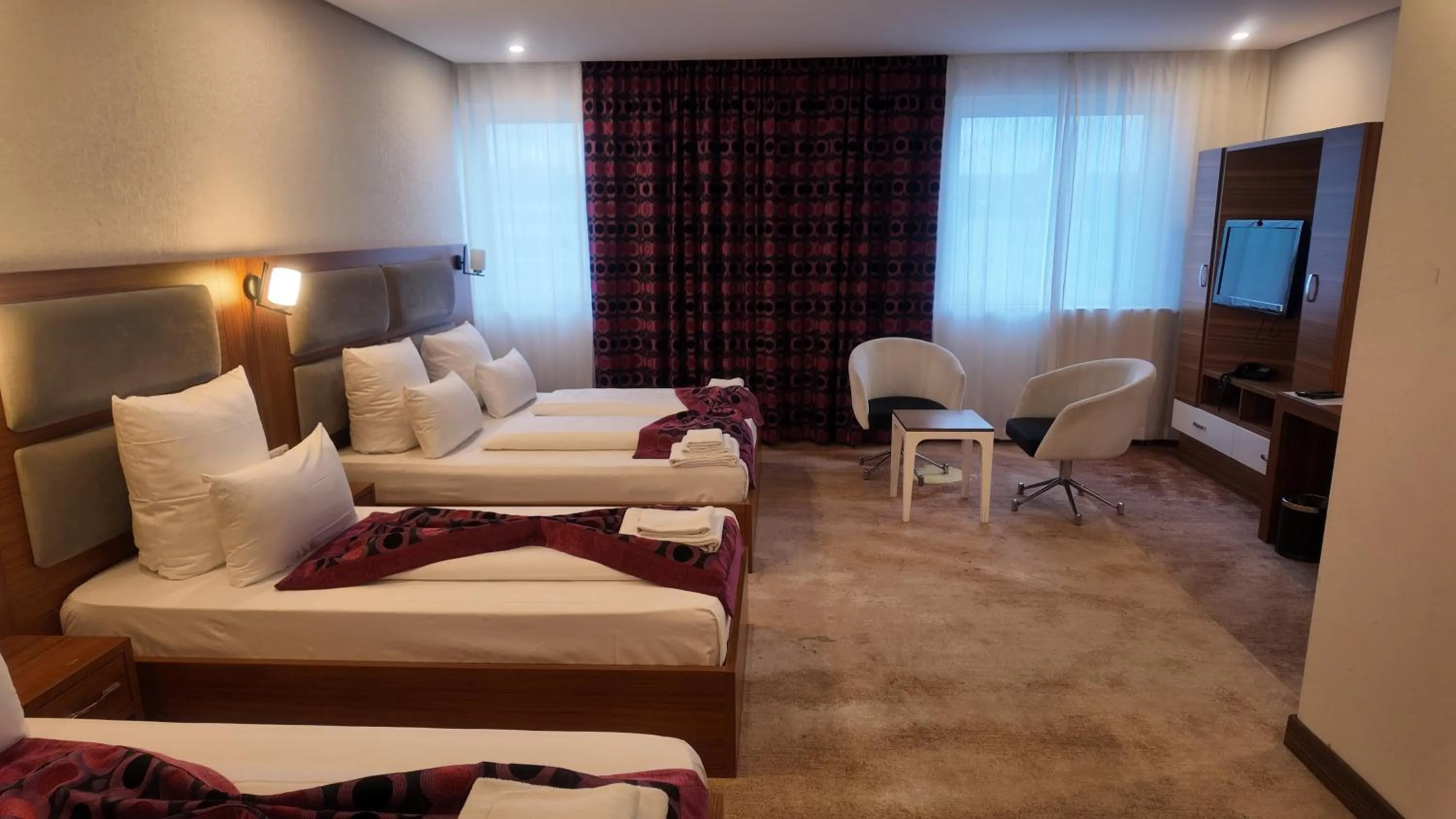 Bedroom, Bed in Airport Global Hotel