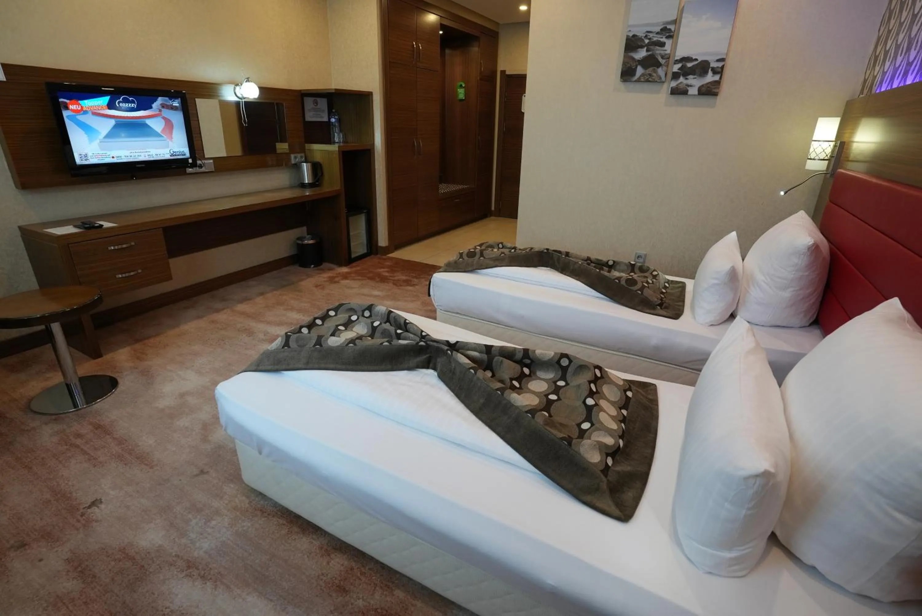 Photo of the whole room in Airport Global Hotel