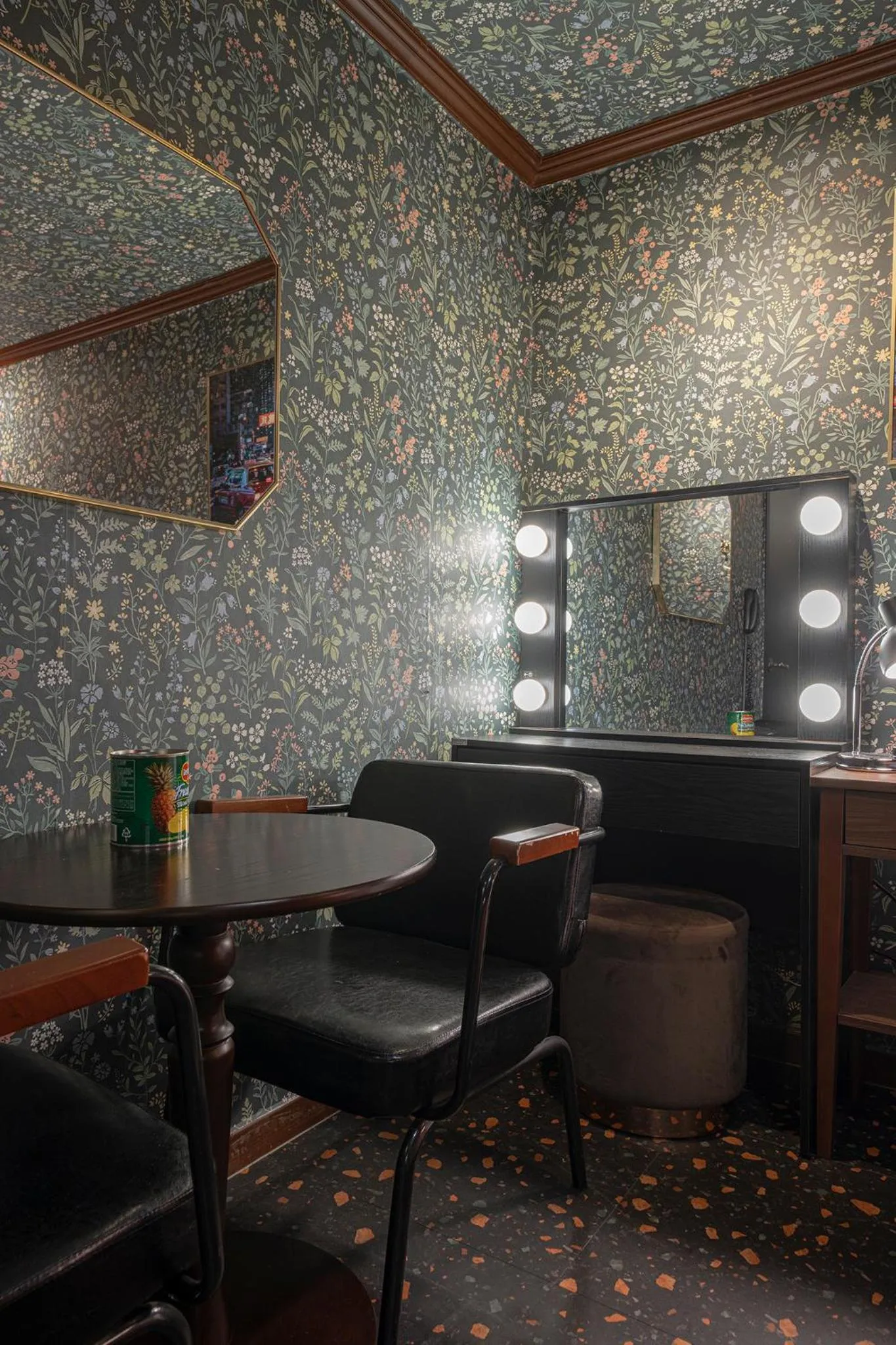 Shourin Hotel Cheonan by Aank