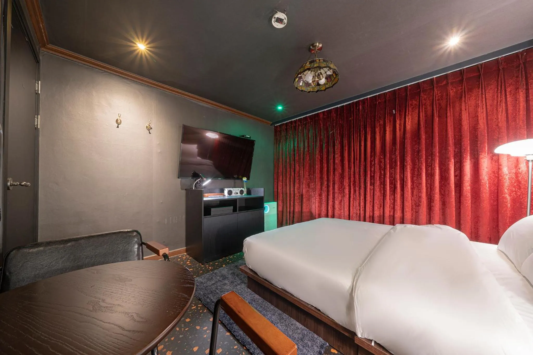 Bed in Shourin Hotel Cheonan by Aank