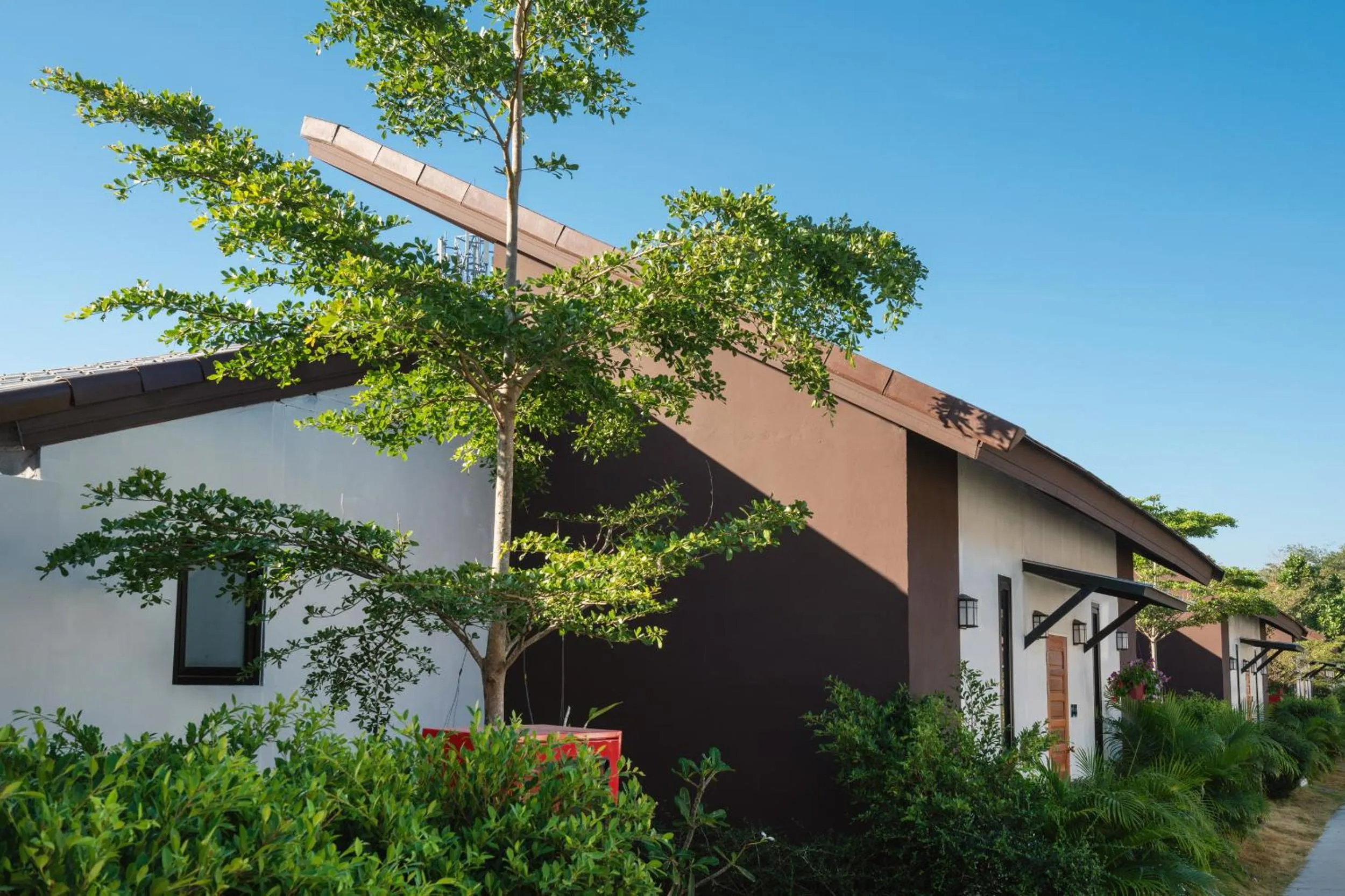 Garden in Thames Tara Private Pool Villa Rawai Phuket