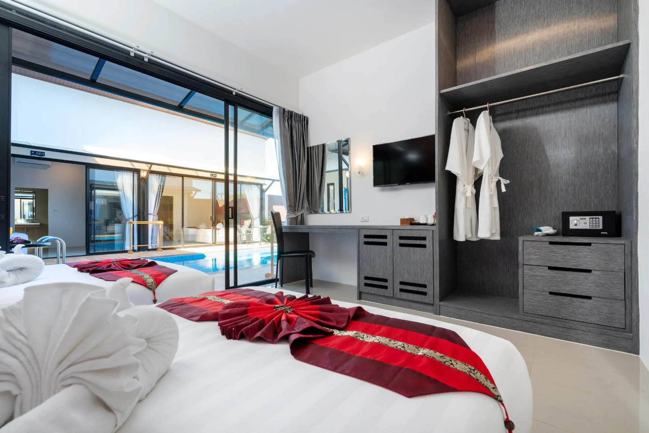 Bed in Thames Tara Private Pool Villa Rawai Phuket