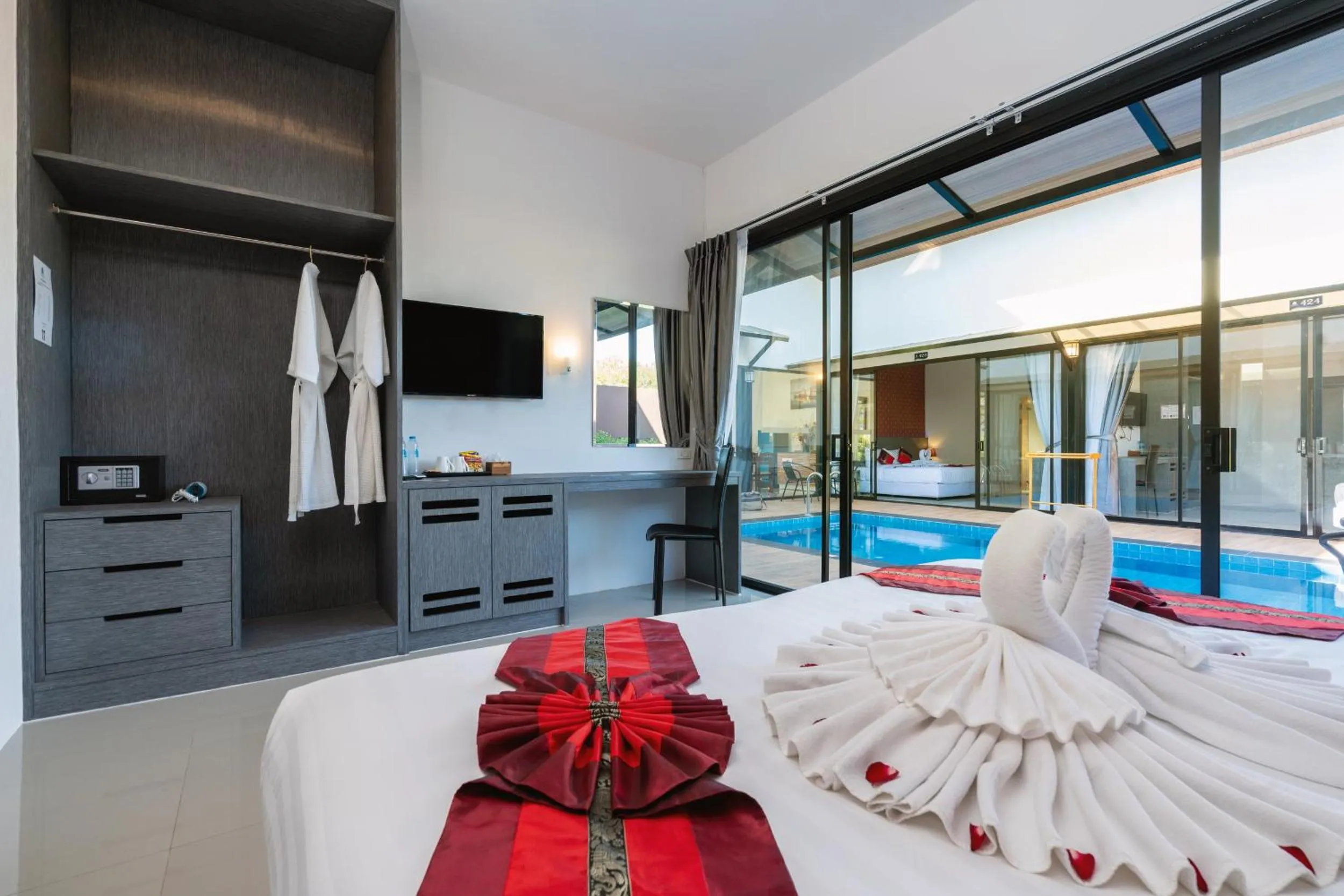 4 Bedrooms Pool Villa in Thames Tara Private Pool Villa Rawai Phuket