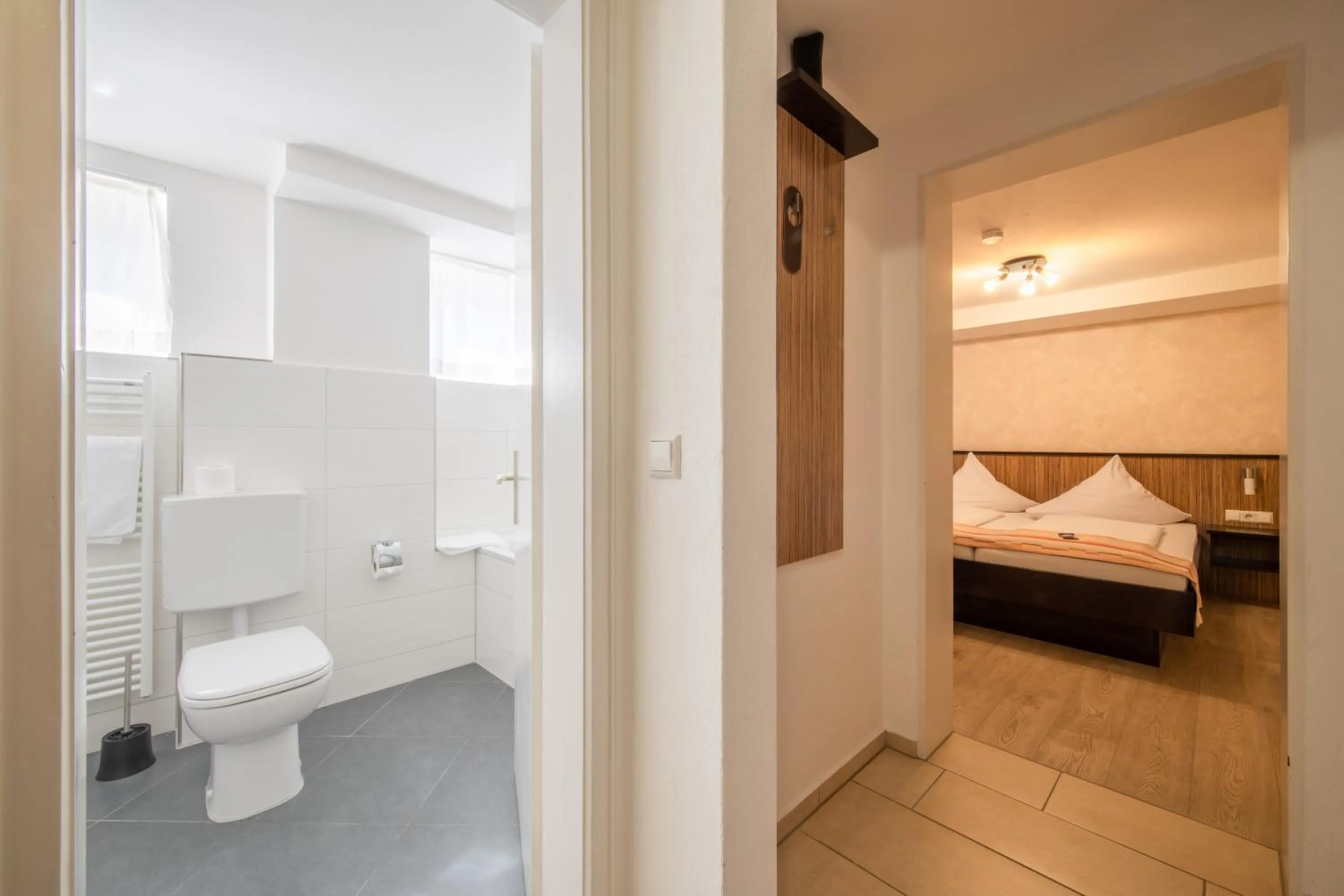 Bathroom, Bed in Hotel Bella Vista