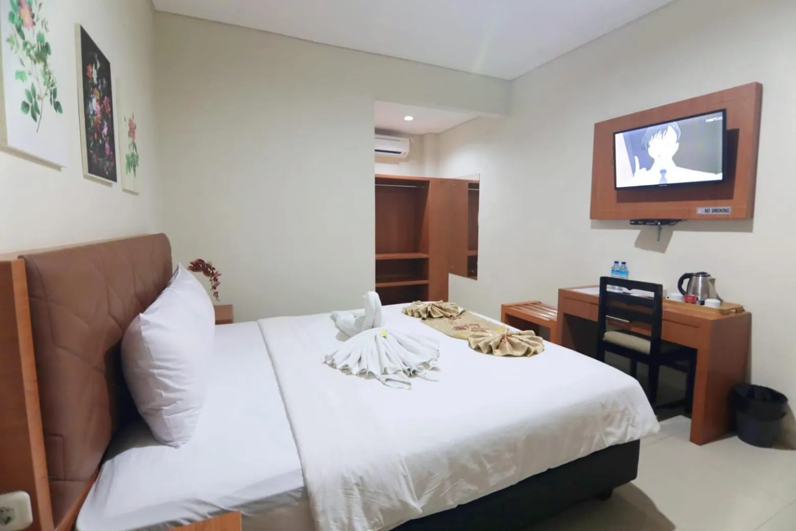 Bedroom, Bed in Lombok Mayura Hotel