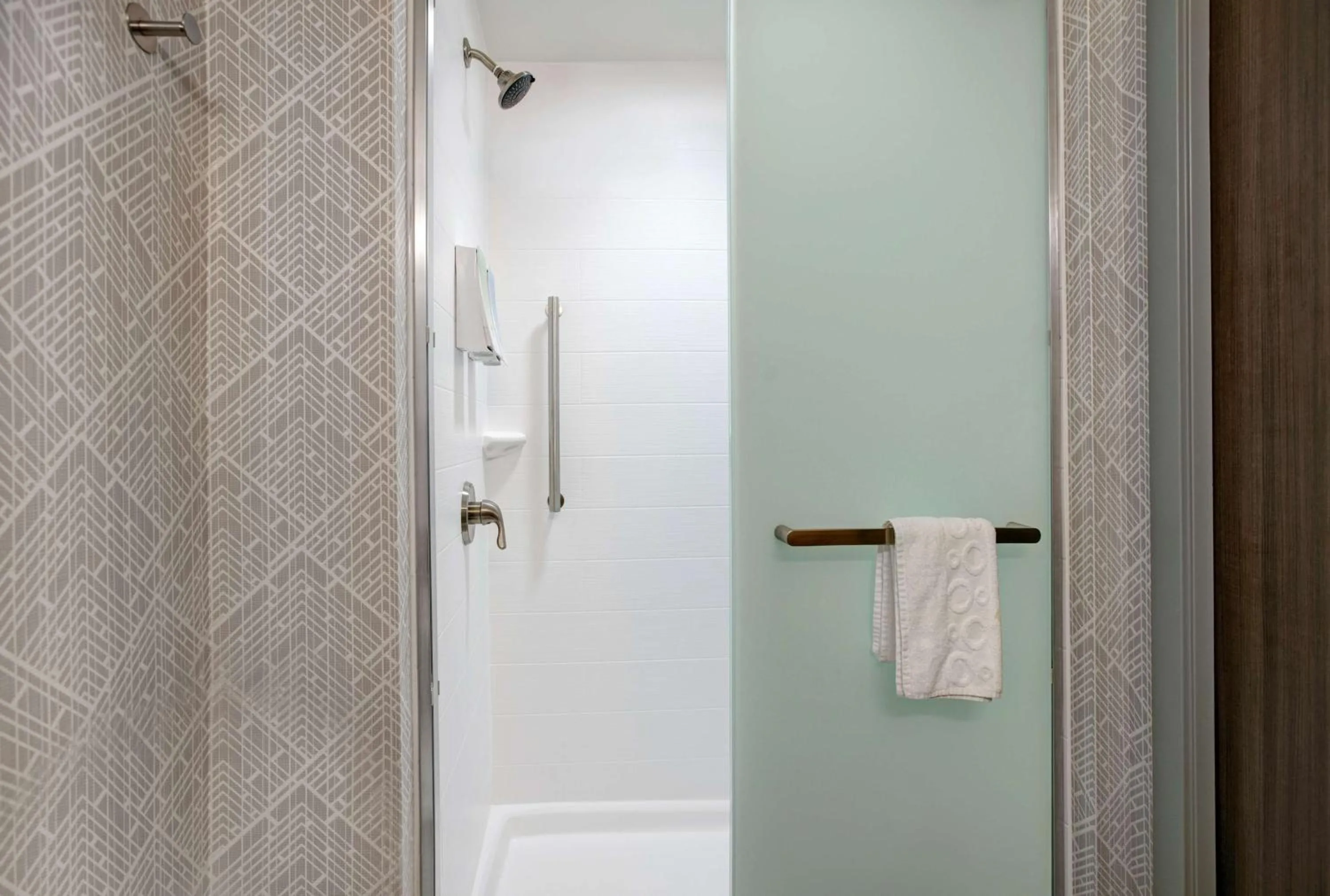 Bathroom in Home2 Suites By Hilton Asheville Airport