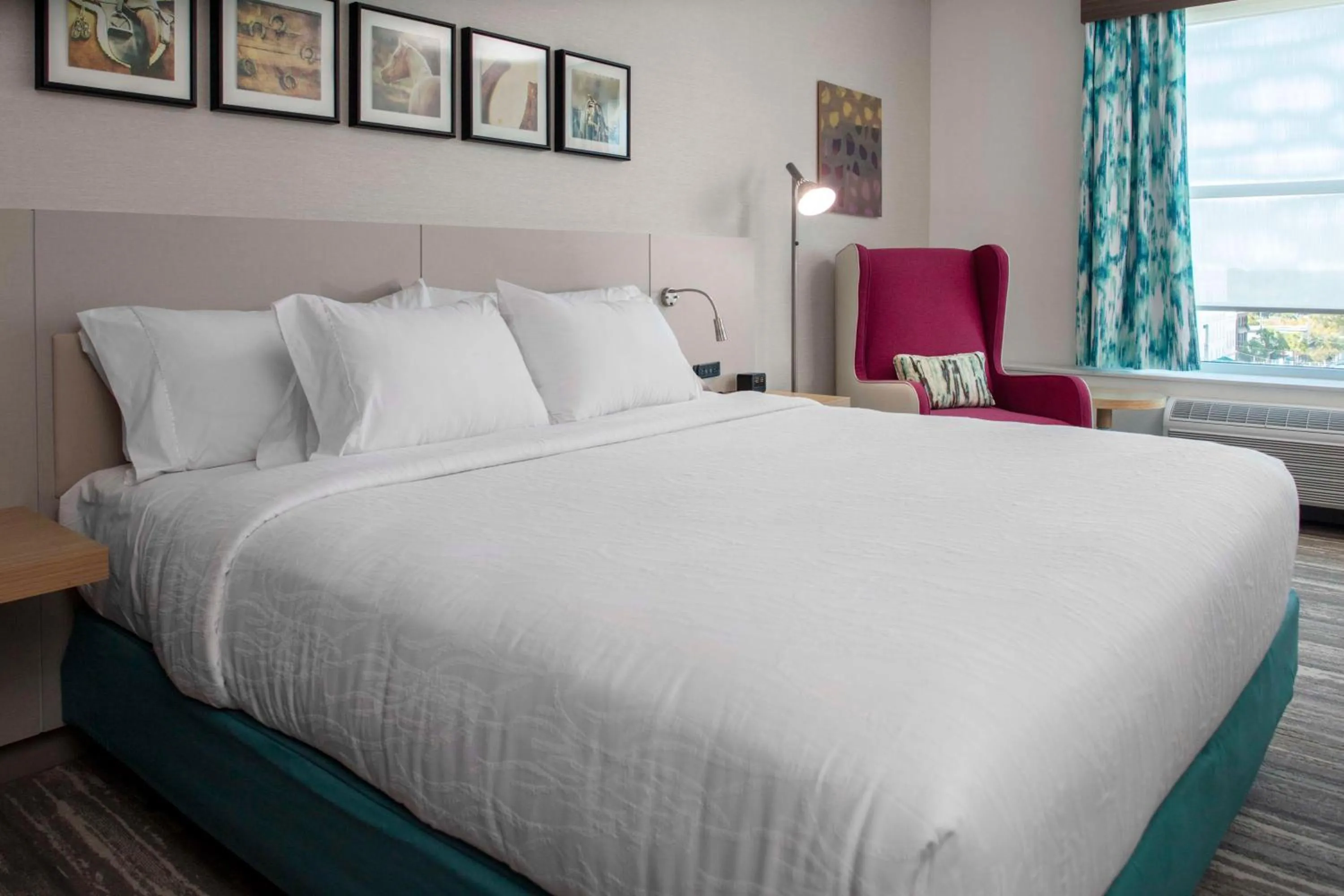 Bed in Hilton Garden Inn Ocala Downtown, Fl