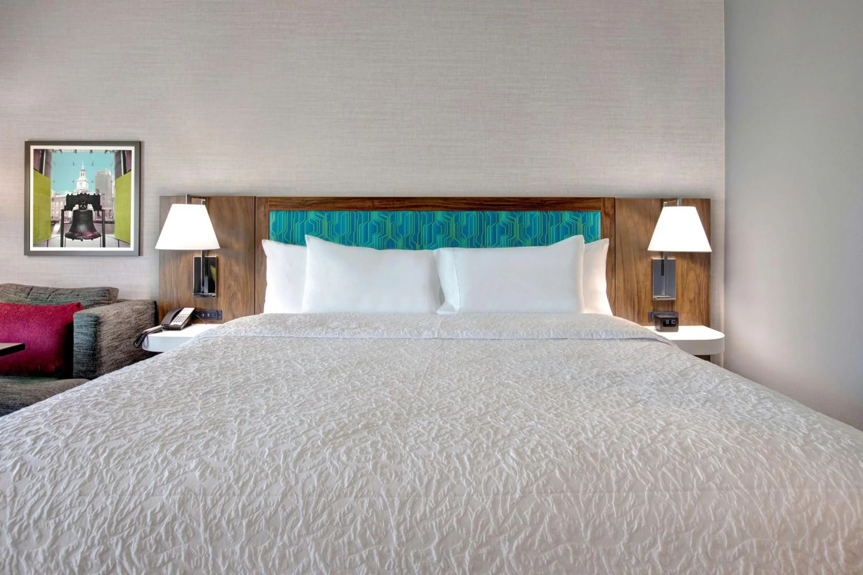 Bed in Hampton Inn & Suites Deptford, Nj