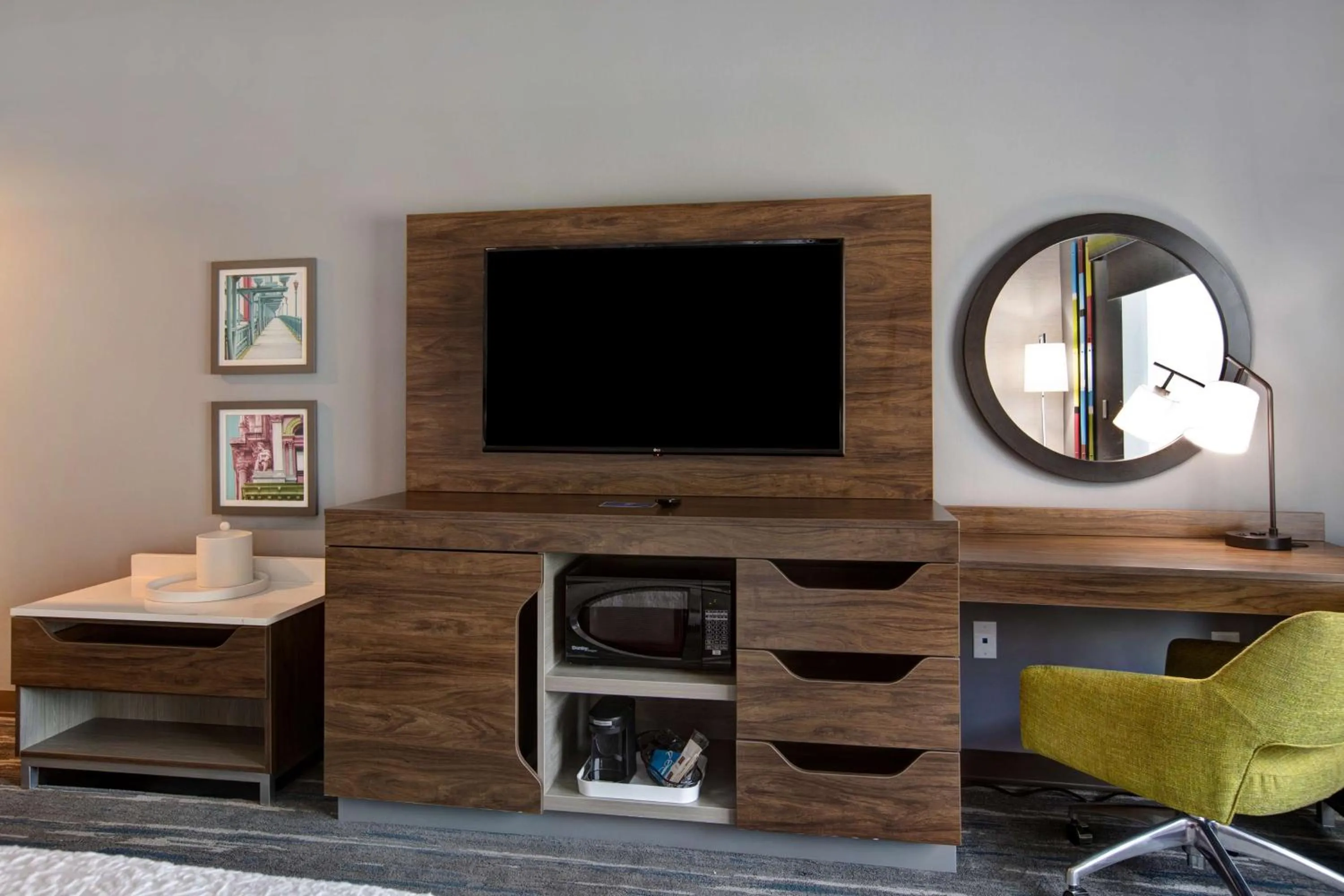 Bedroom in Hampton Inn & Suites Deptford, Nj