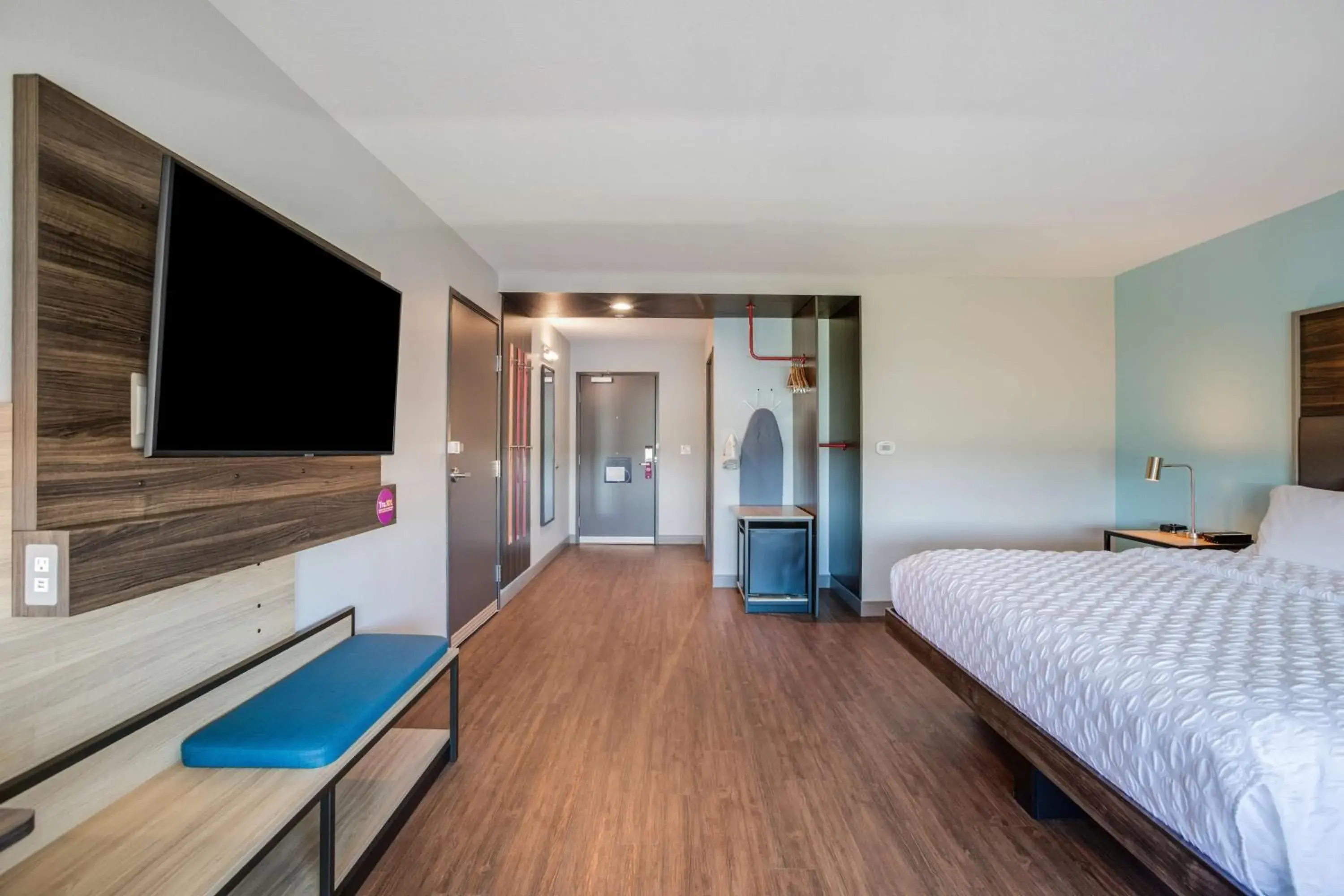 King Room with Bath Tub - Mobility Access in Tru By Hilton Saint Joseph King Room with Bath Tub - Mobility Access in Tru By Hilton Saint Joseph