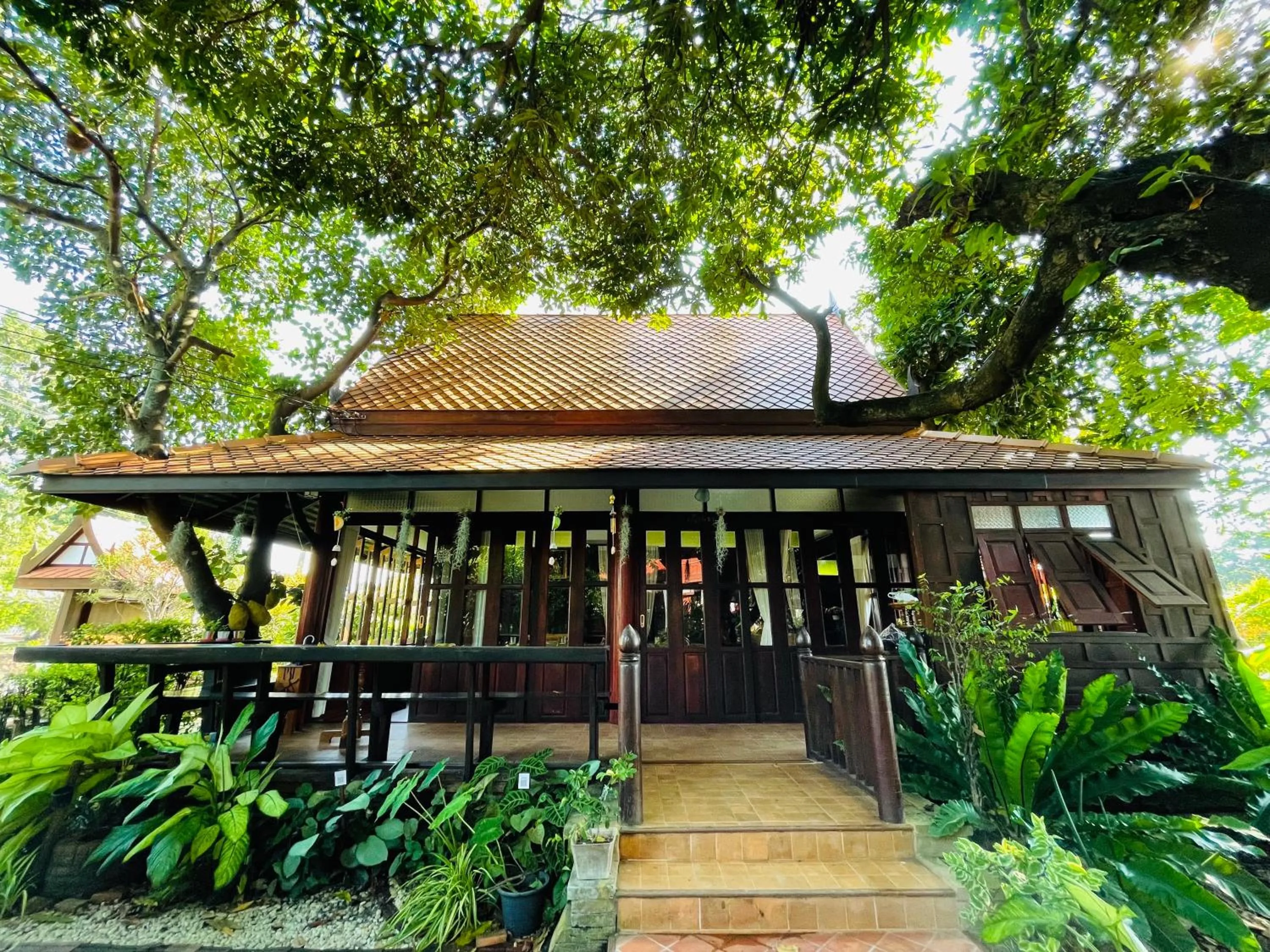 Dining area in Baan Lhang Wangh บ้านหลังวัง