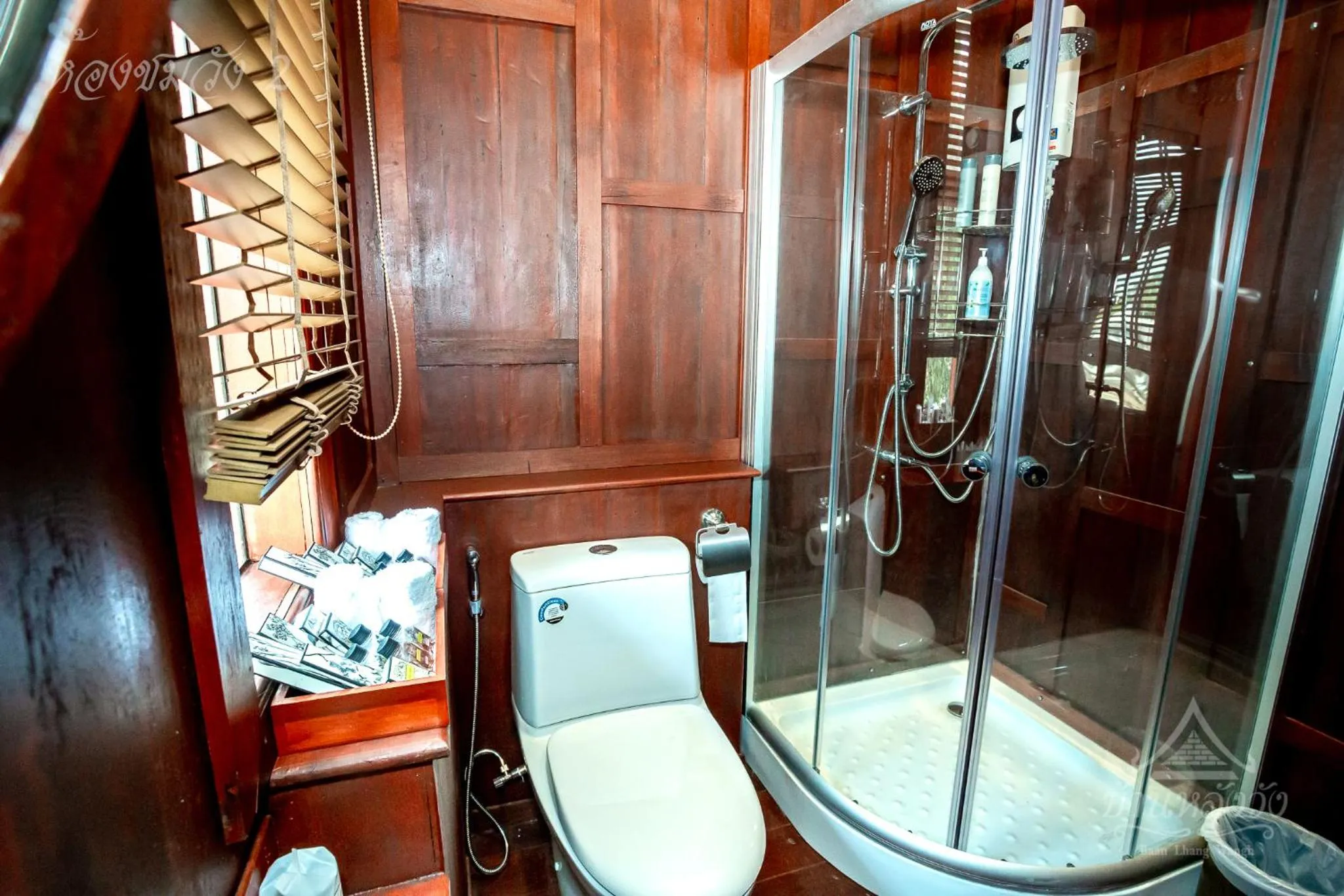 Bathroom in Baan Lhang Wangh บ้านหลังวัง