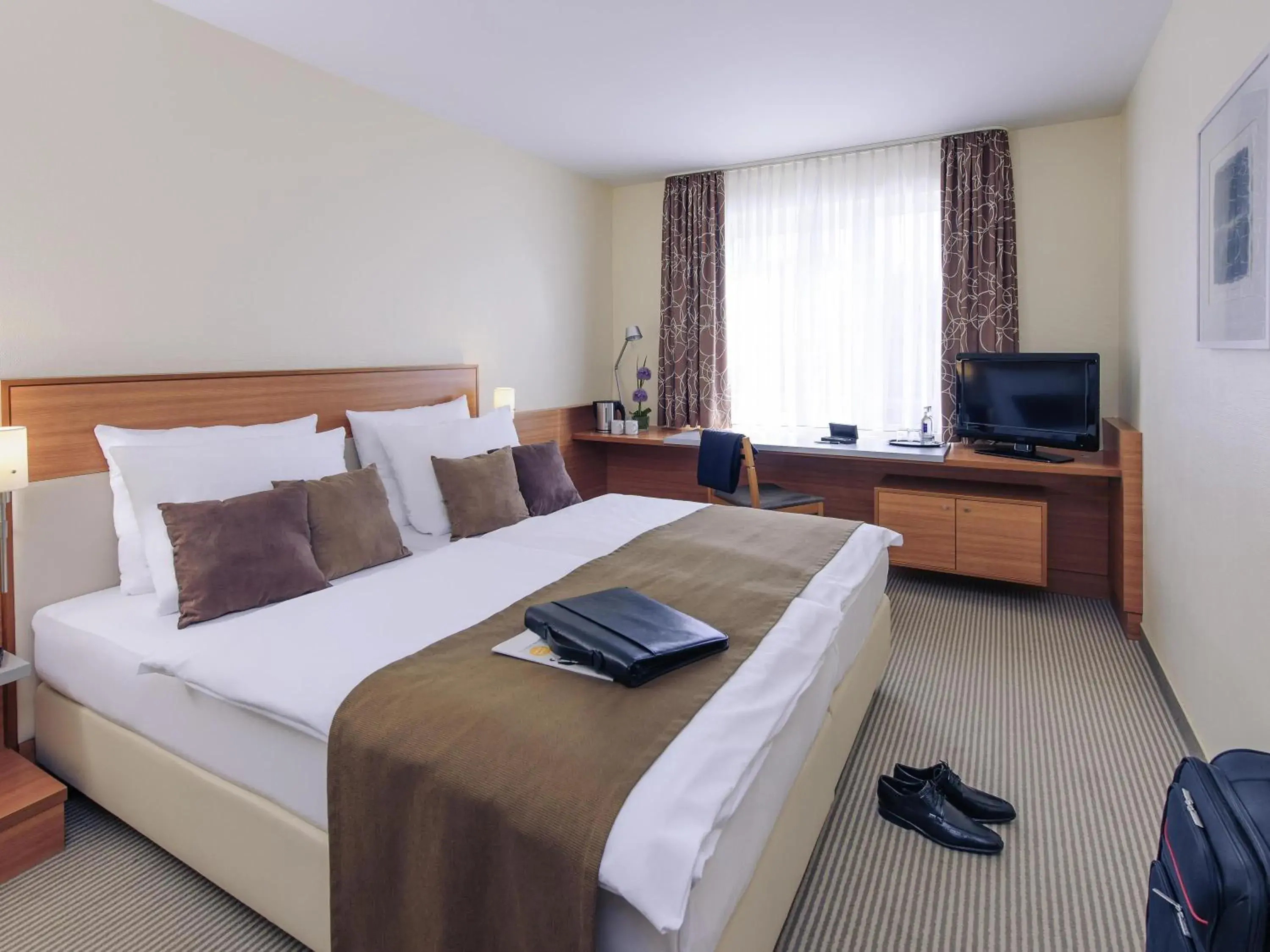 Standard Double Room - Non-Smoking in Mercure Hotel Mannheim am Rathaus Standard Double Room - Non-Smoking in Mercure Hotel Mannheim am Rathaus