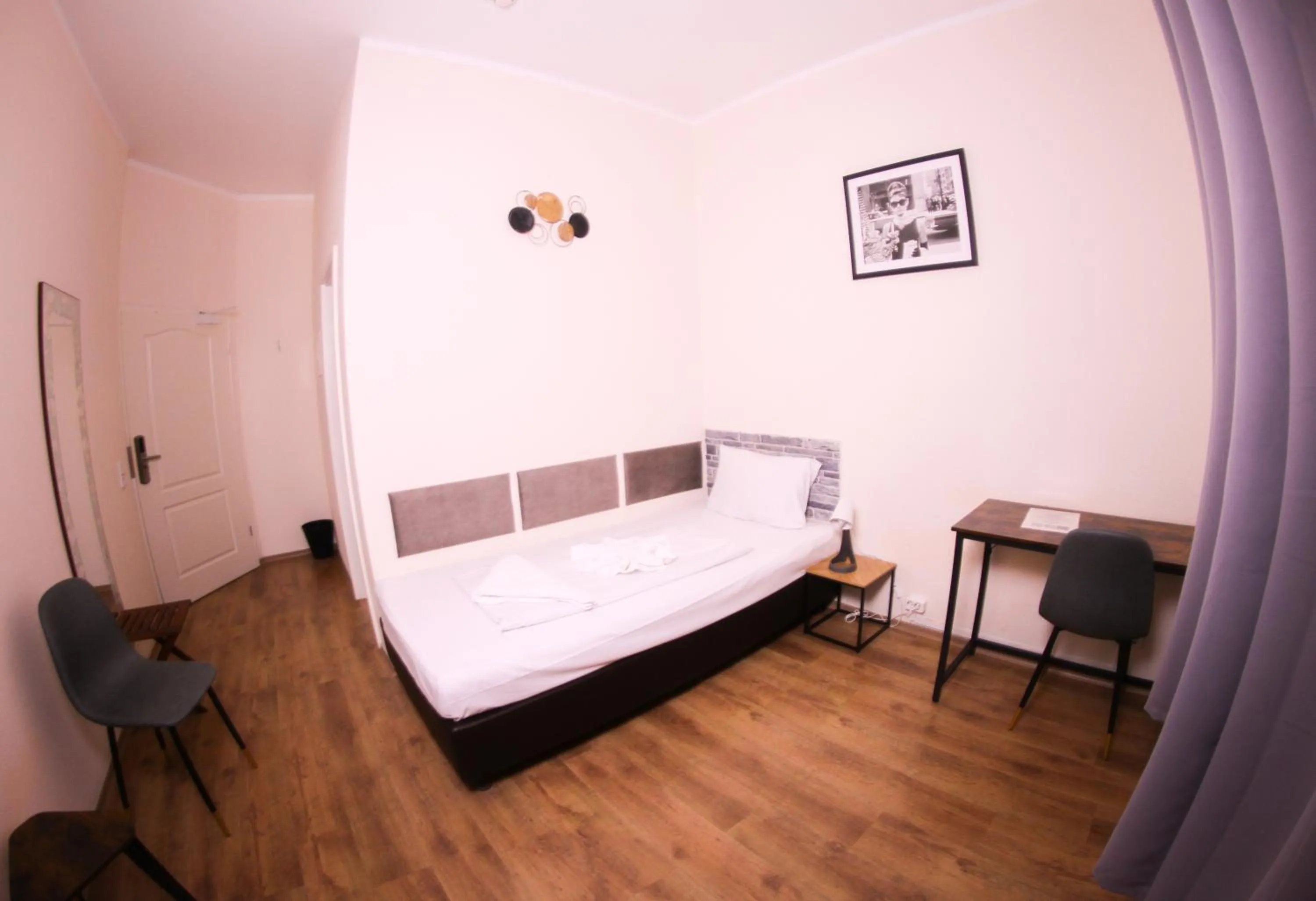 Bedroom, Bed in Hotel Karlshorst