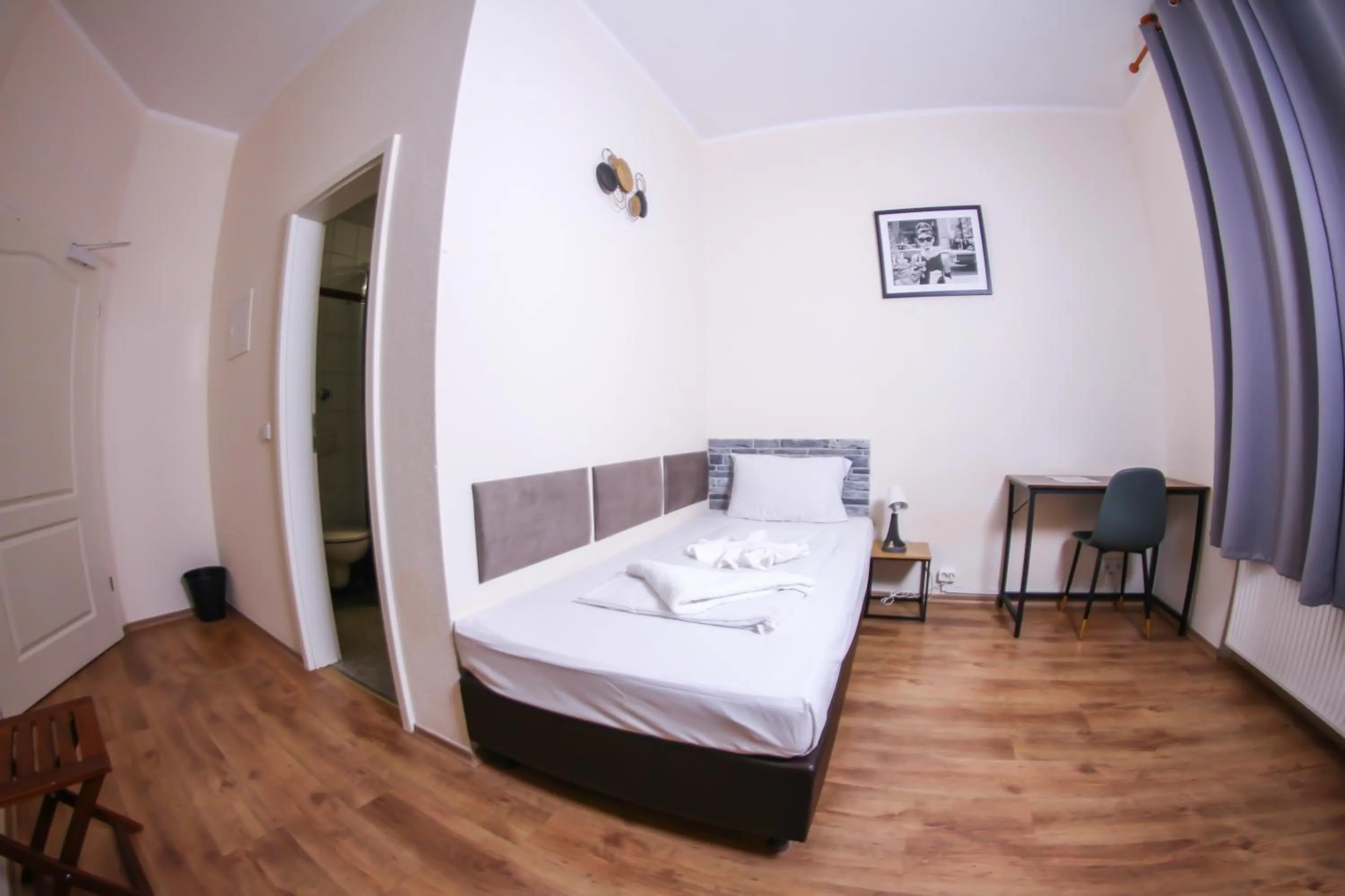 Bedroom, Bed in Hotel Karlshorst