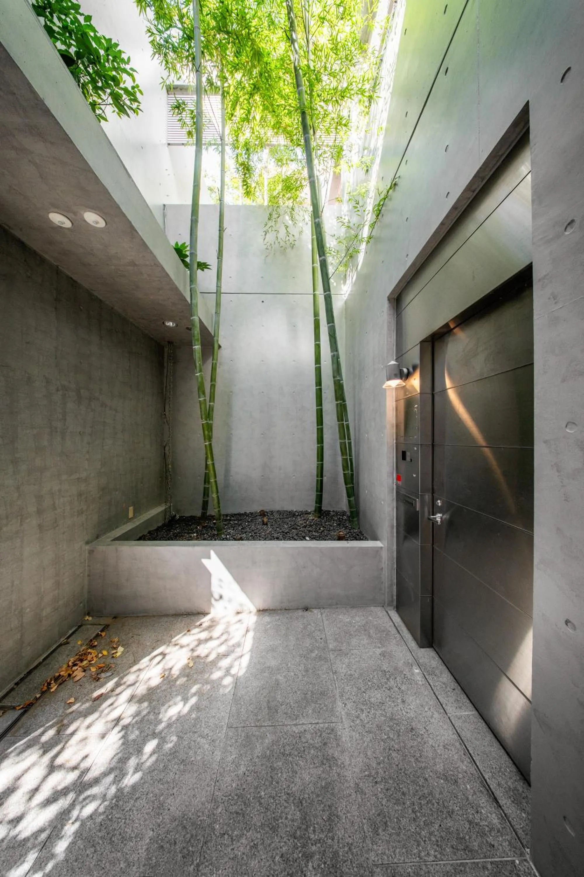 Azabu Modern House The Tokyo Tower can be seen from the villa 500m2