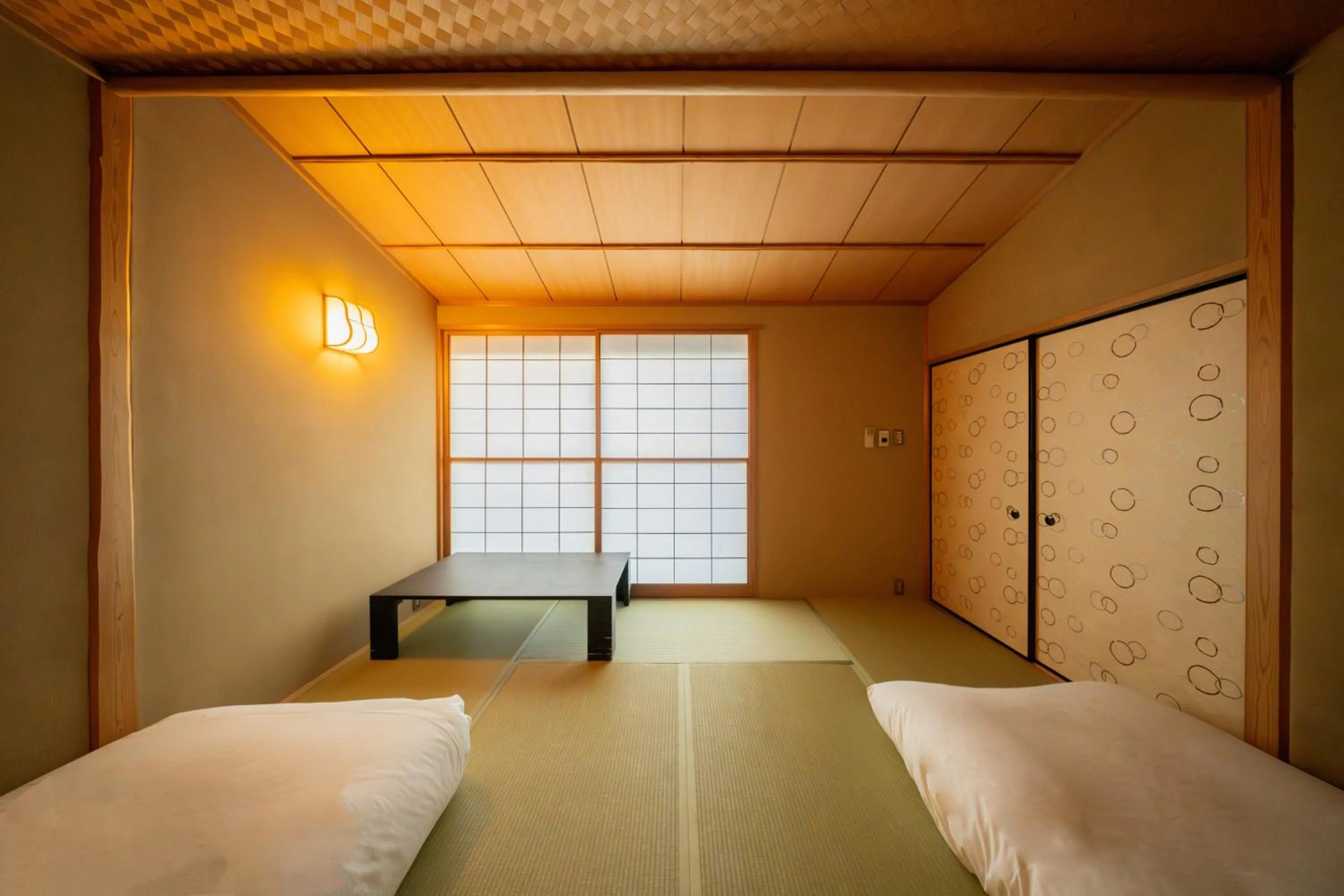Bed in Azabu Modern House The Tokyo Tower can be seen from the villa 500m2