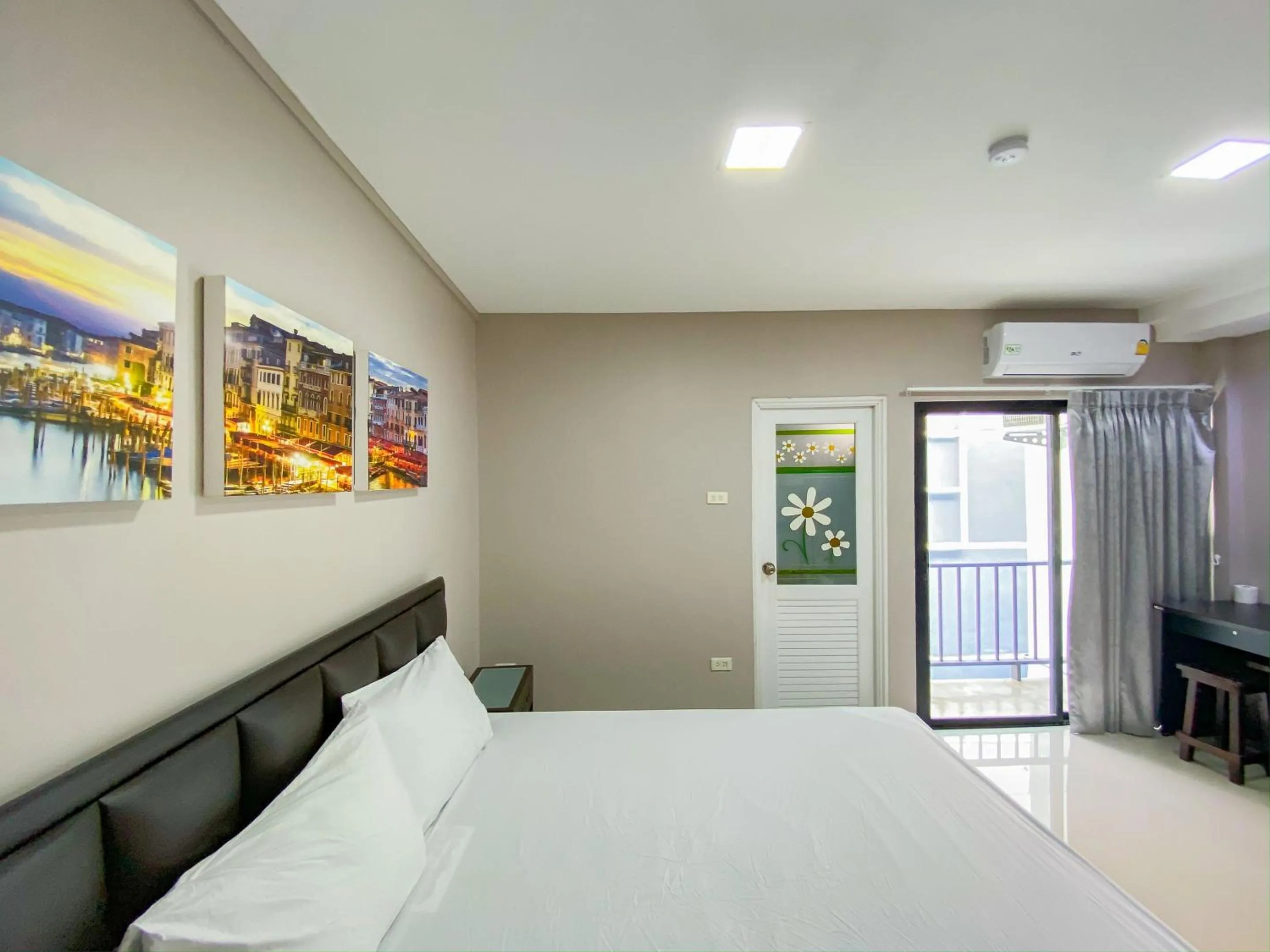 Bed in Delighted Bangkok Hotel