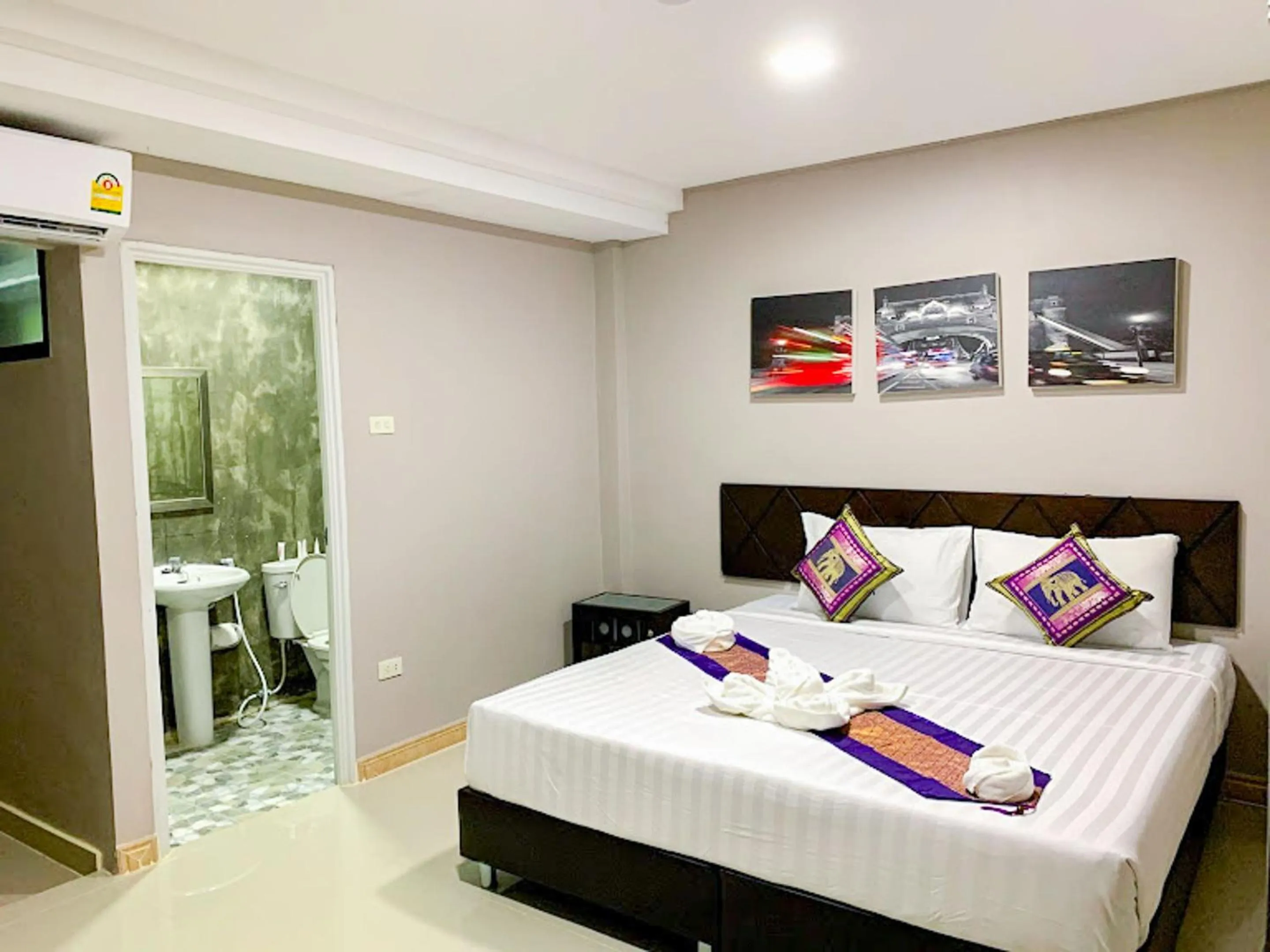 Bed in Delighted Bangkok Hotel