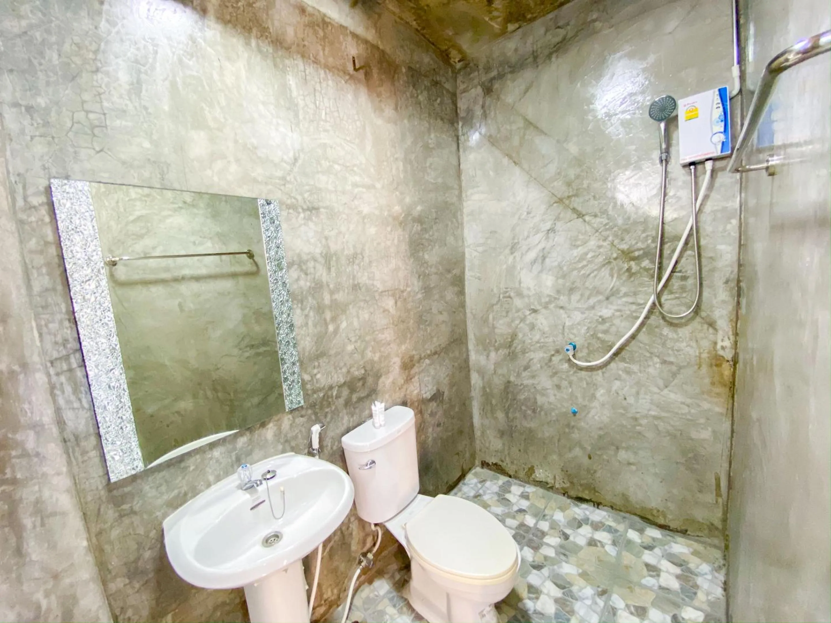 Shower in Delighted Bangkok Hotel