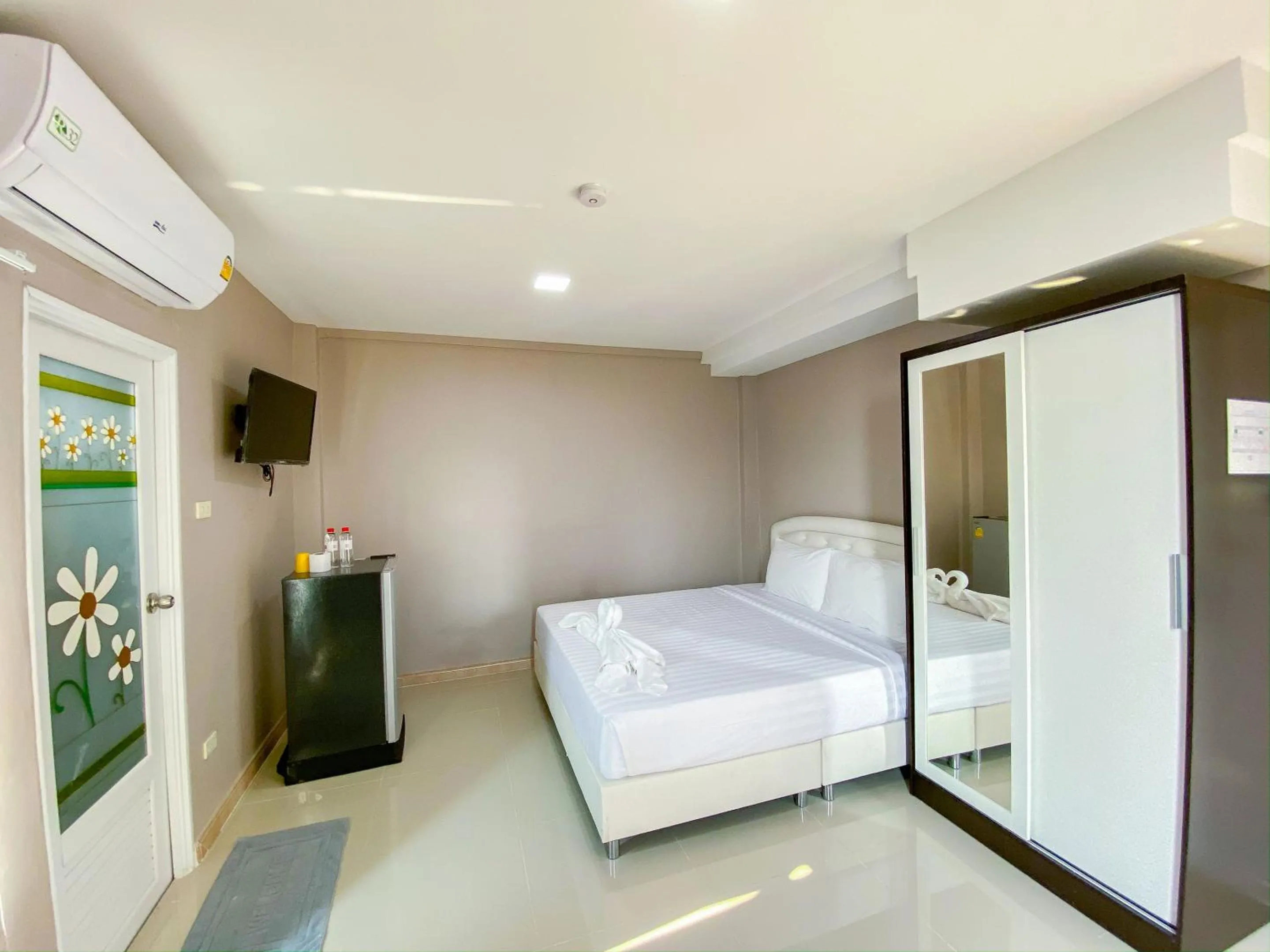 TV and multimedia in Delighted Bangkok Hotel