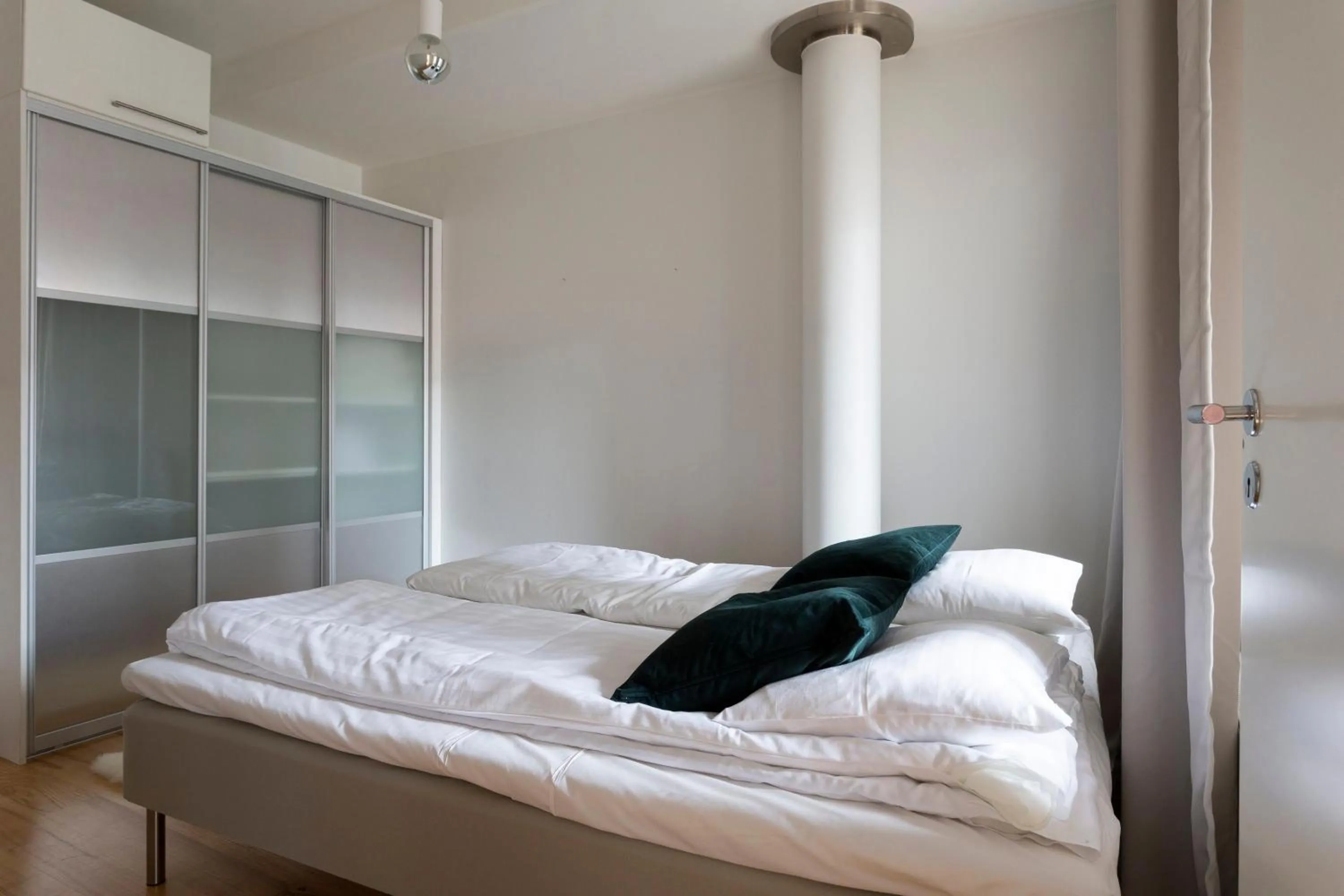 Bed in 2ndhomes Deluxe 1BR Kamppi Center Apartment with Sauna and Terrace