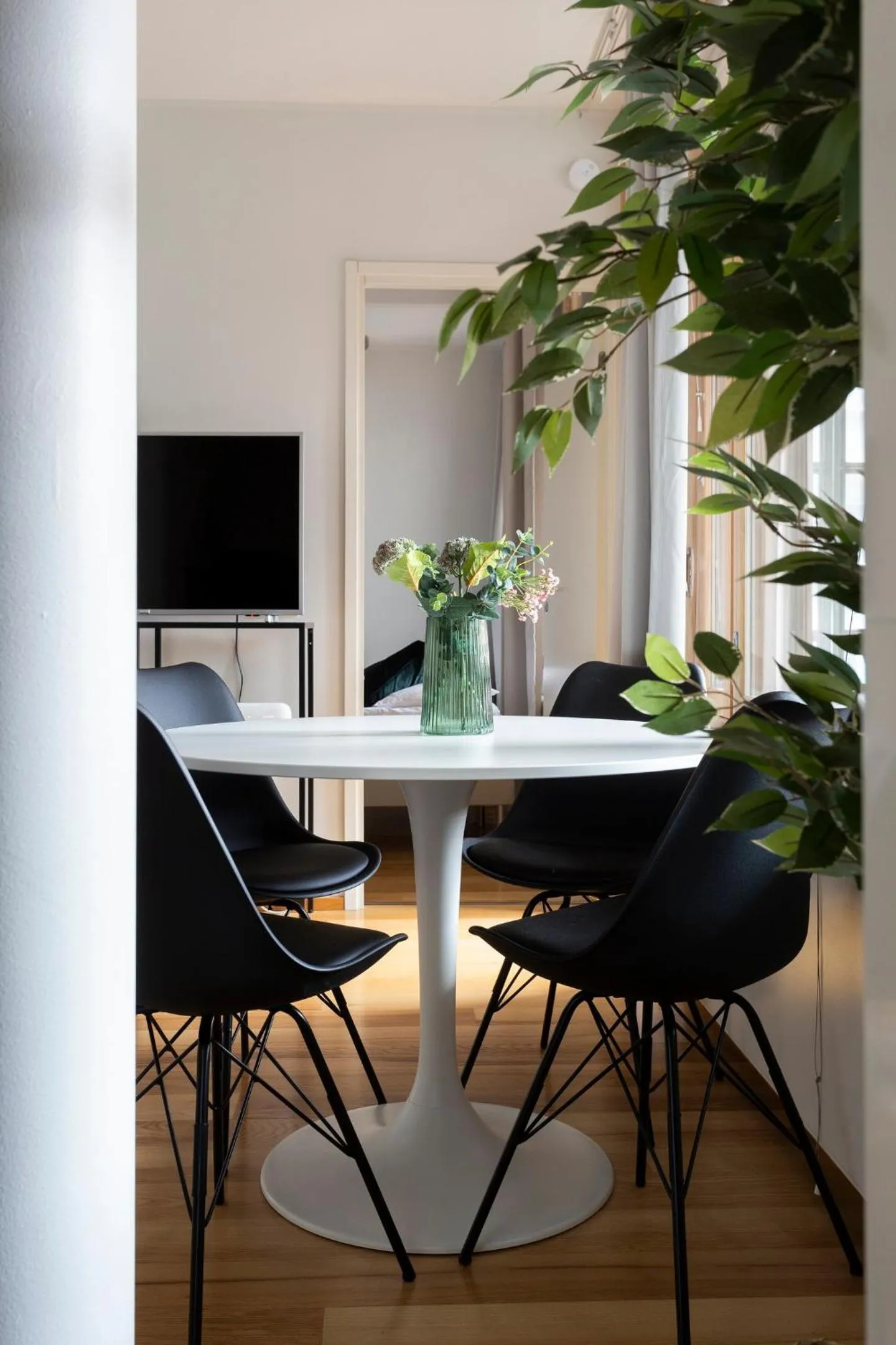 Communal lounge/ TV room in 2ndhomes Deluxe 1BR Kamppi Center Apartment with Sauna and Terrace