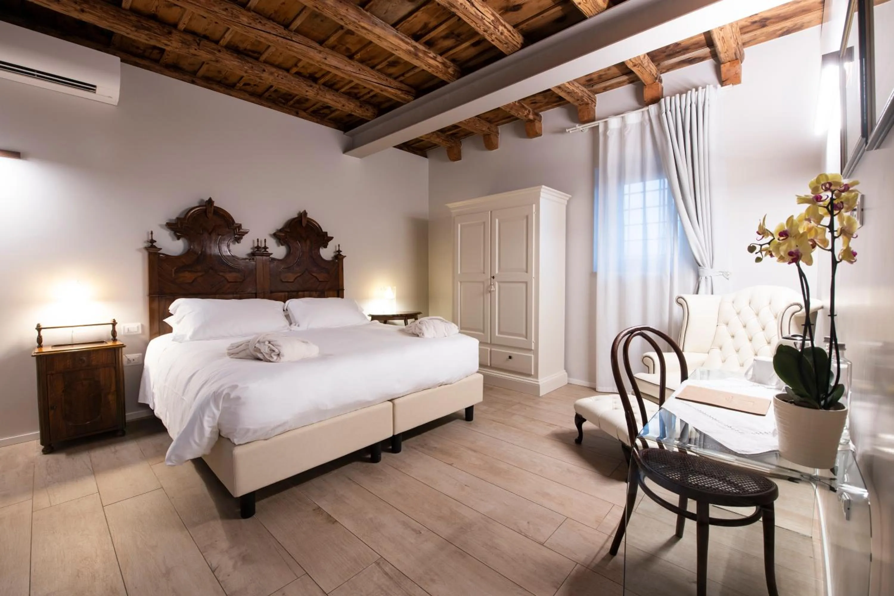 Bed in Magari Estates Boutique Hotel