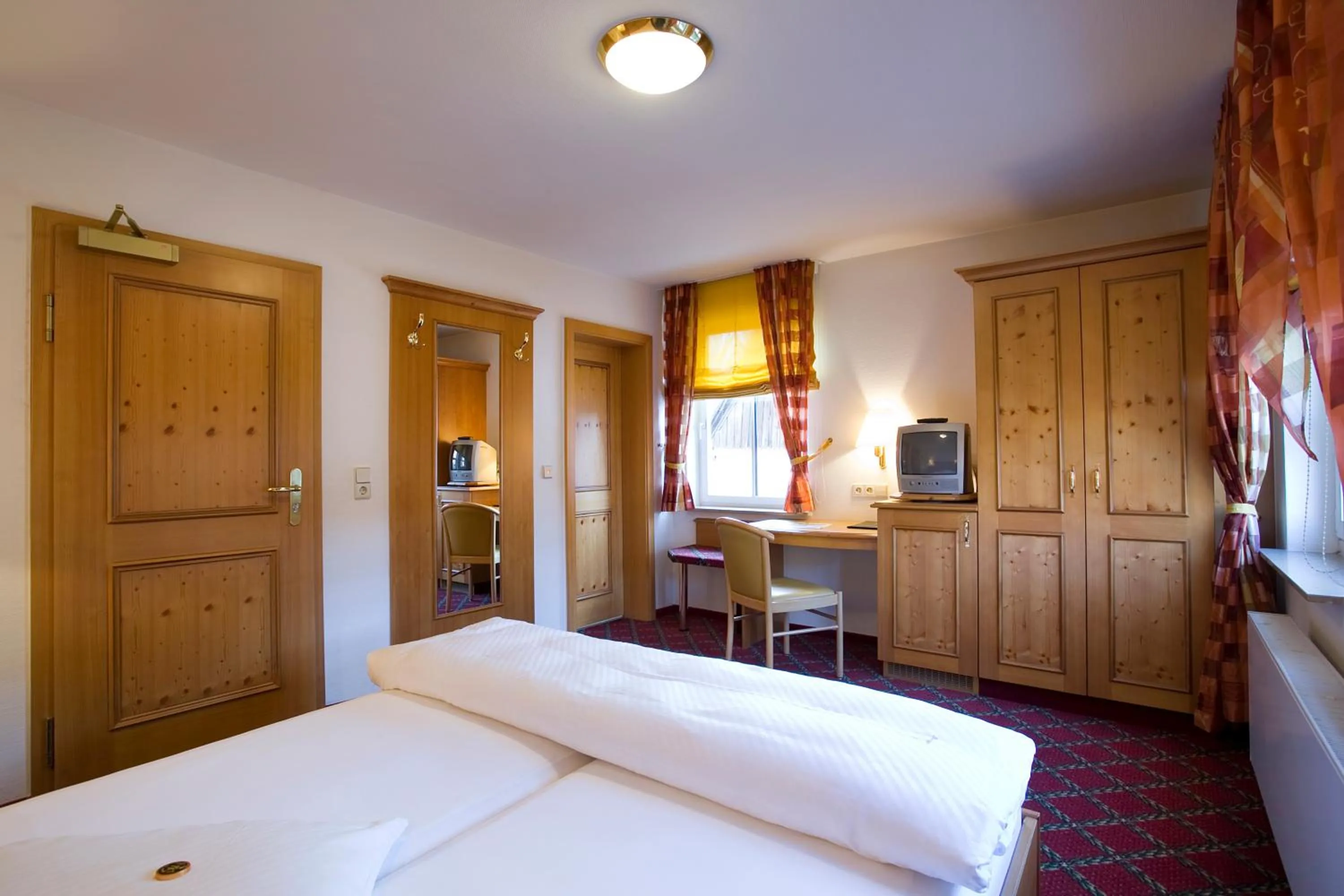 Bed in Hotel Traube nähe Messe Stuttgart