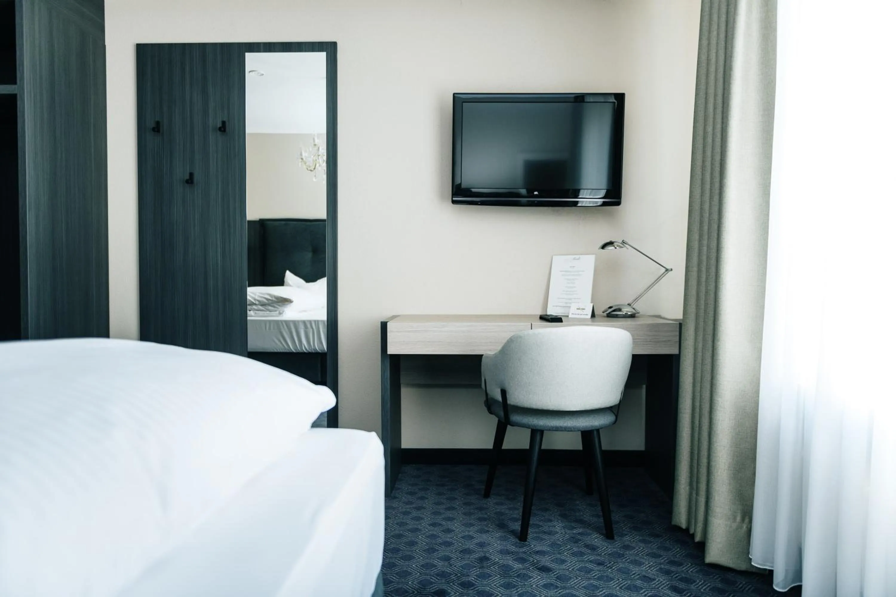 Photo of the whole room, Bed in Hotel Traube nähe Messe Stuttgart