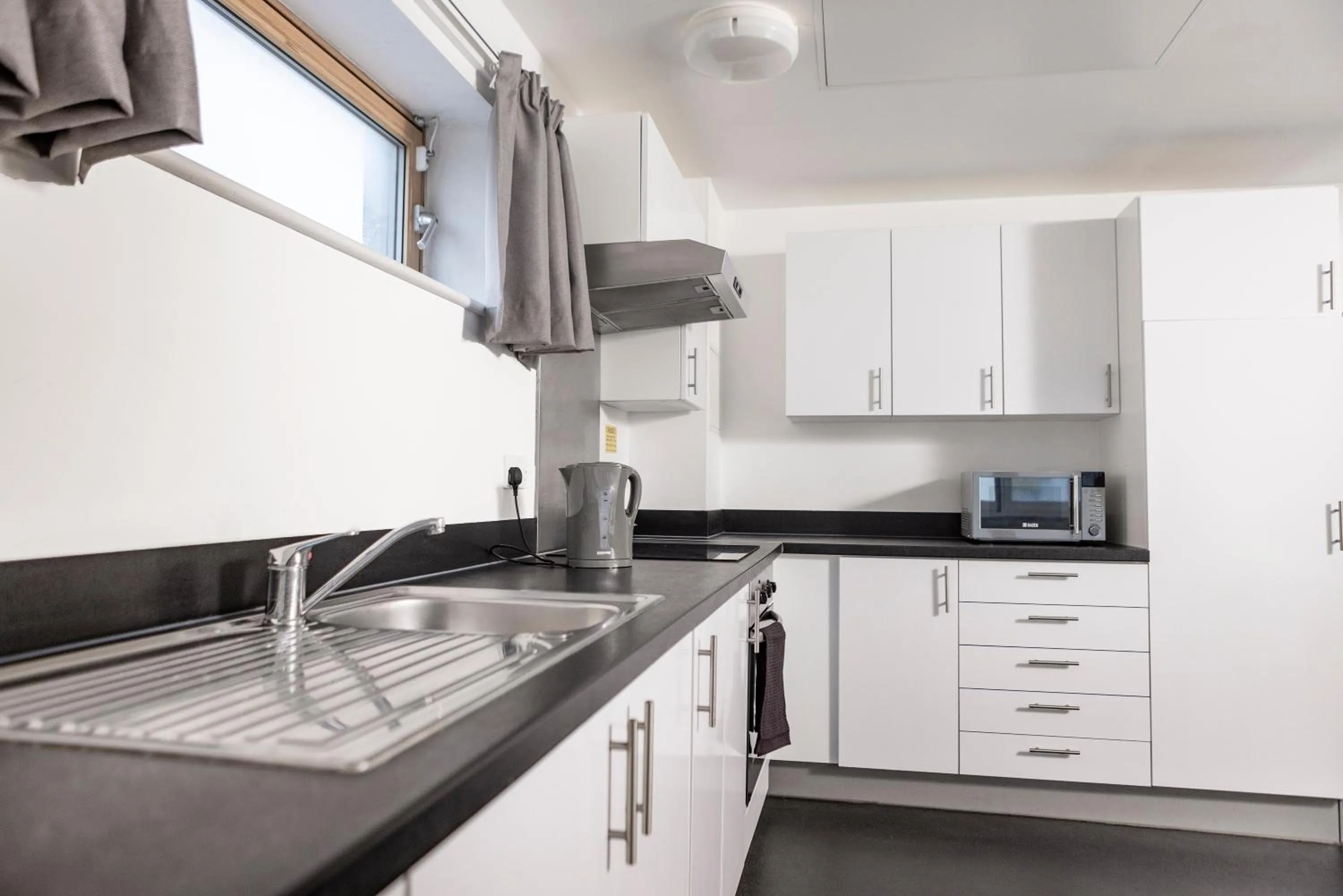 Kitchen or kitchenette in Wenlock Court