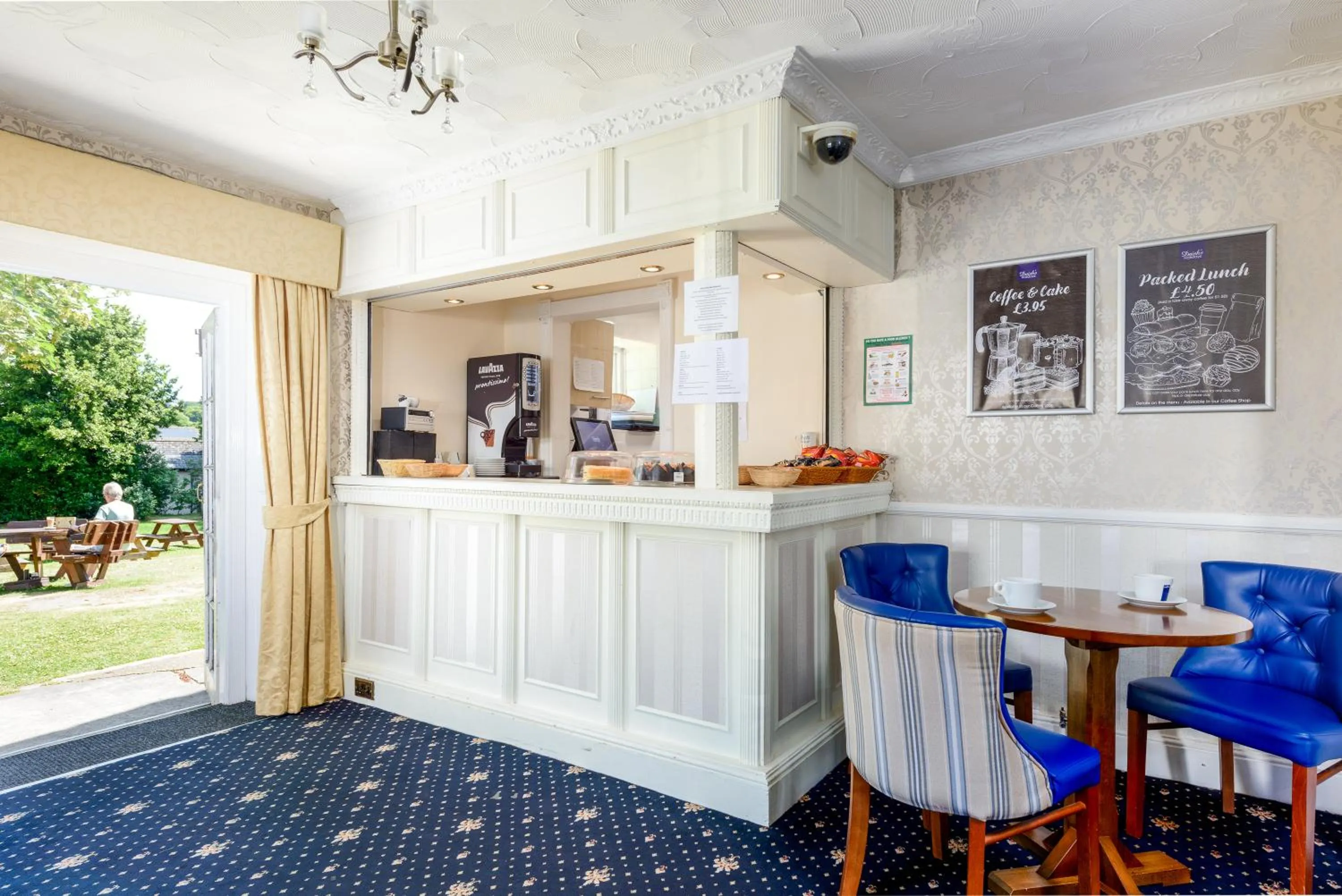 Restaurant/places to eat in Daish's Hotel