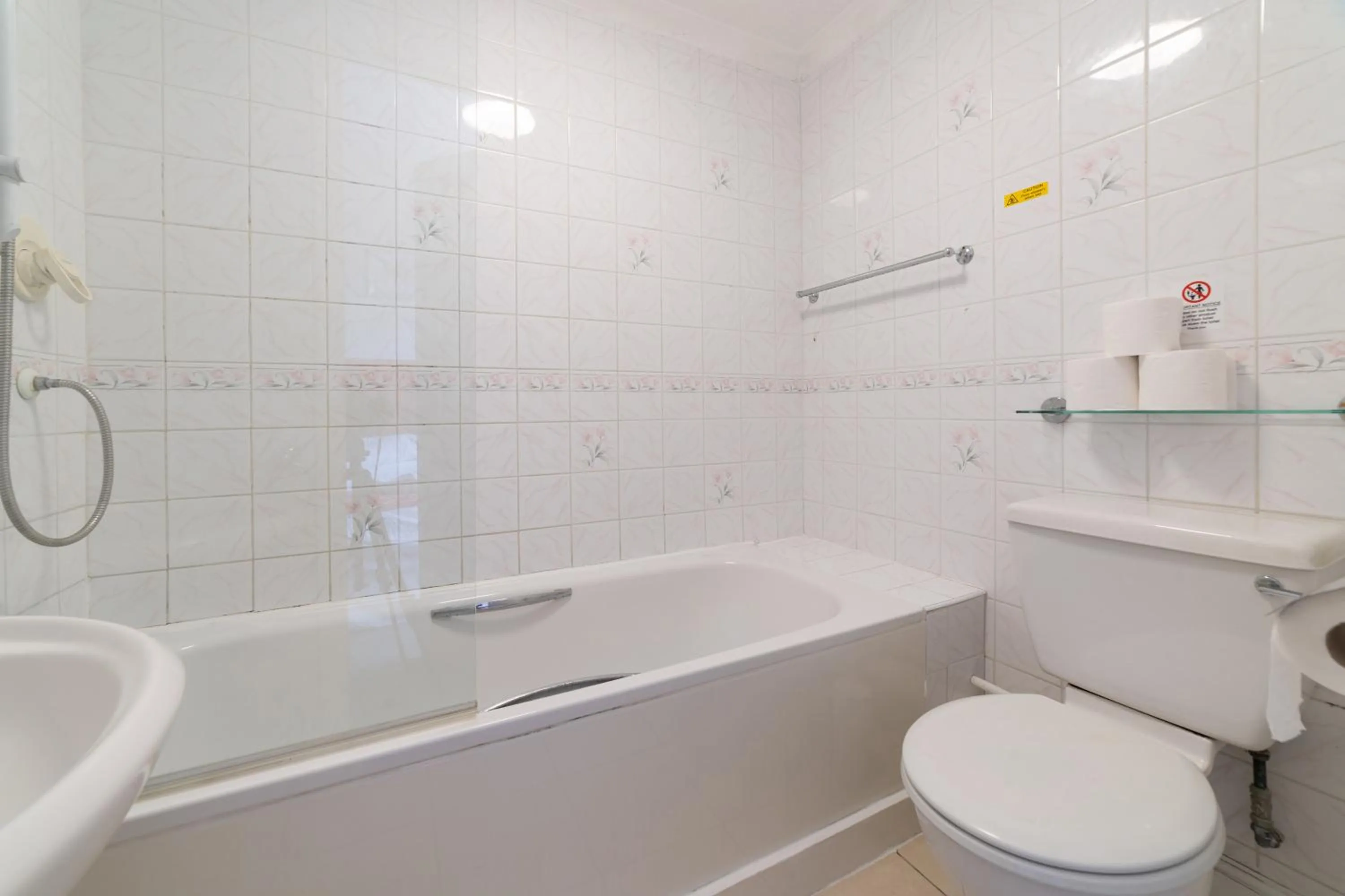 Bathroom in Daish's Hotel