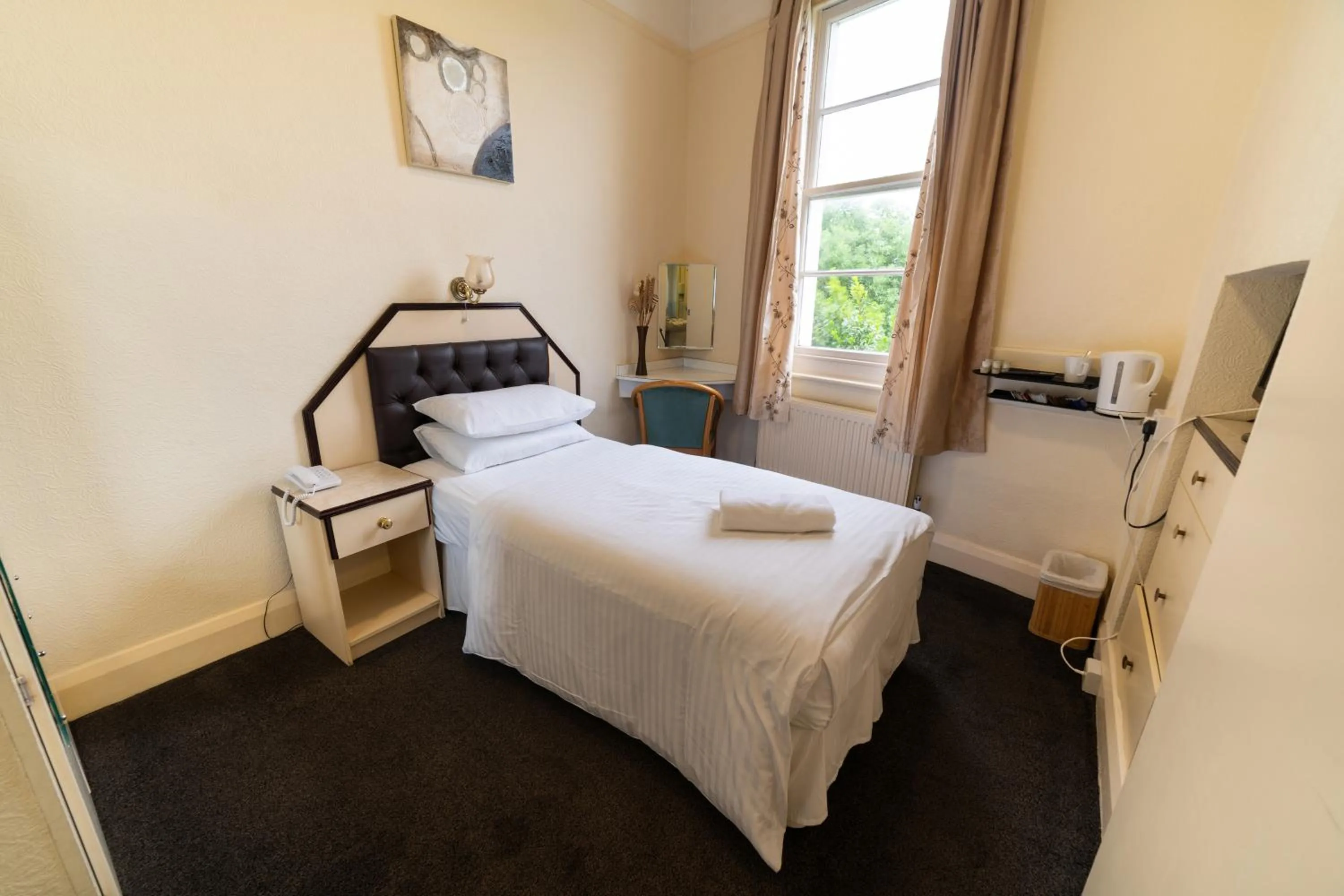 Bed in Devonshire Hotel