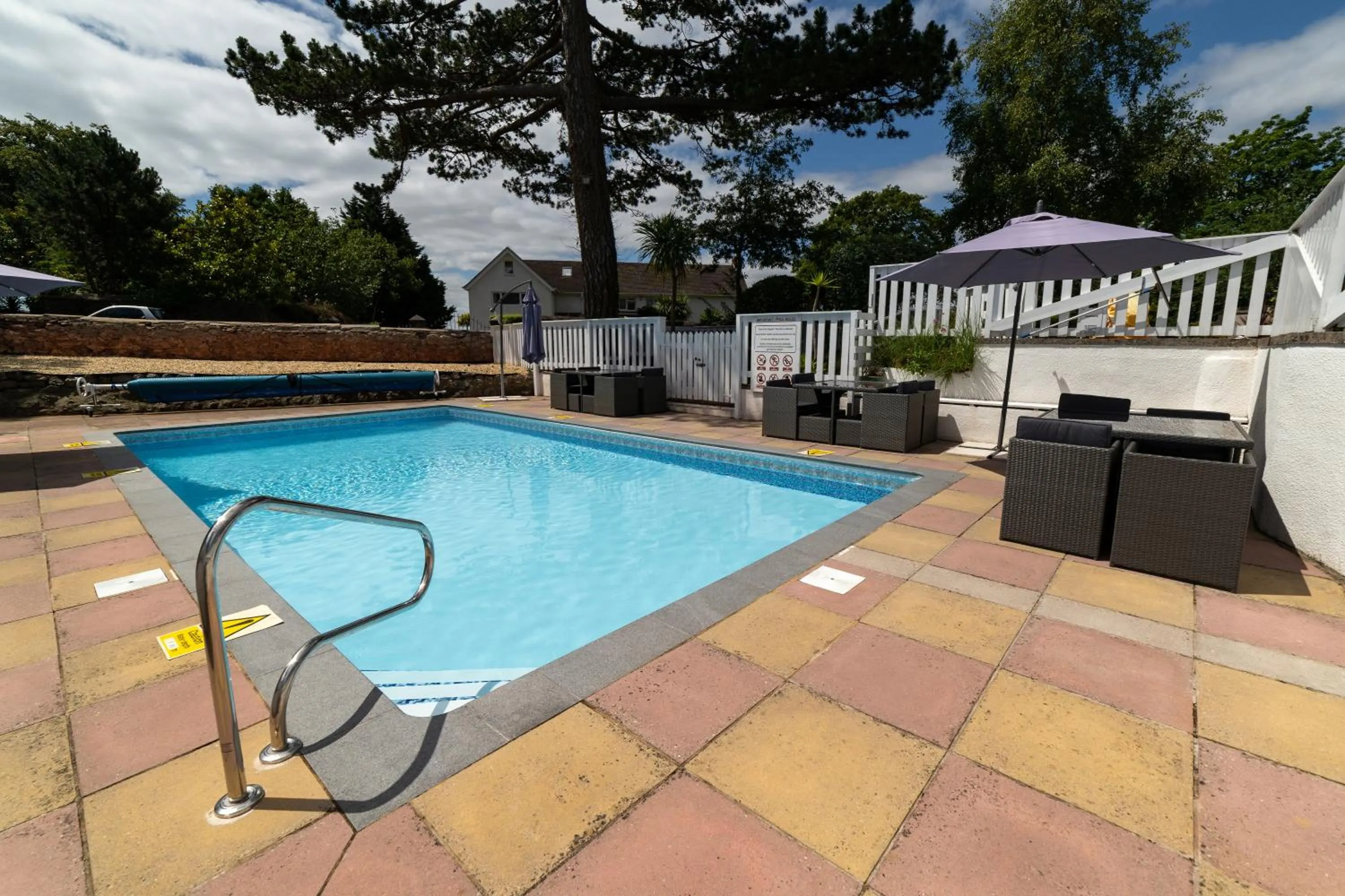 Swimming pool in Devonshire Hotel