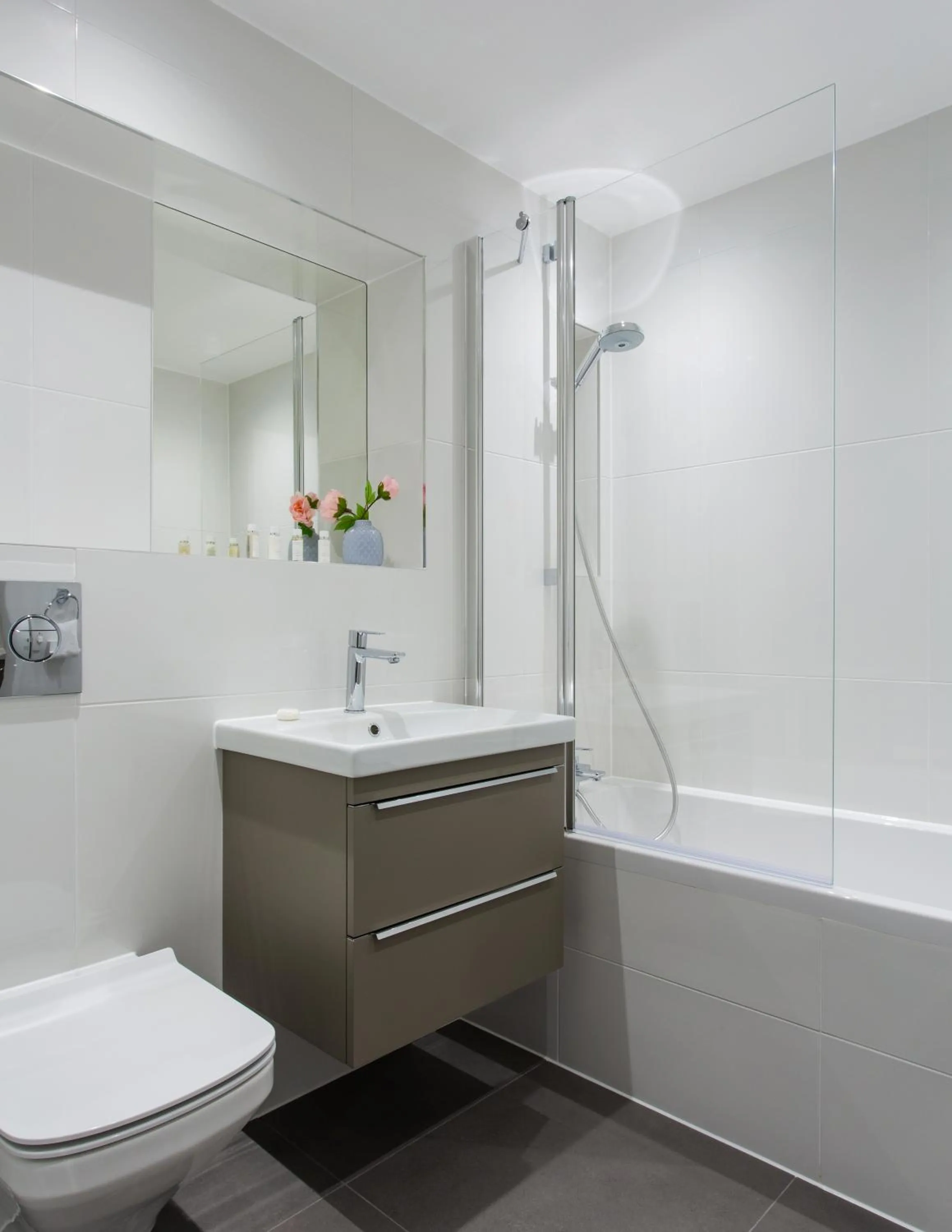 Bathroom in Queens Park by Viridian Apartments
