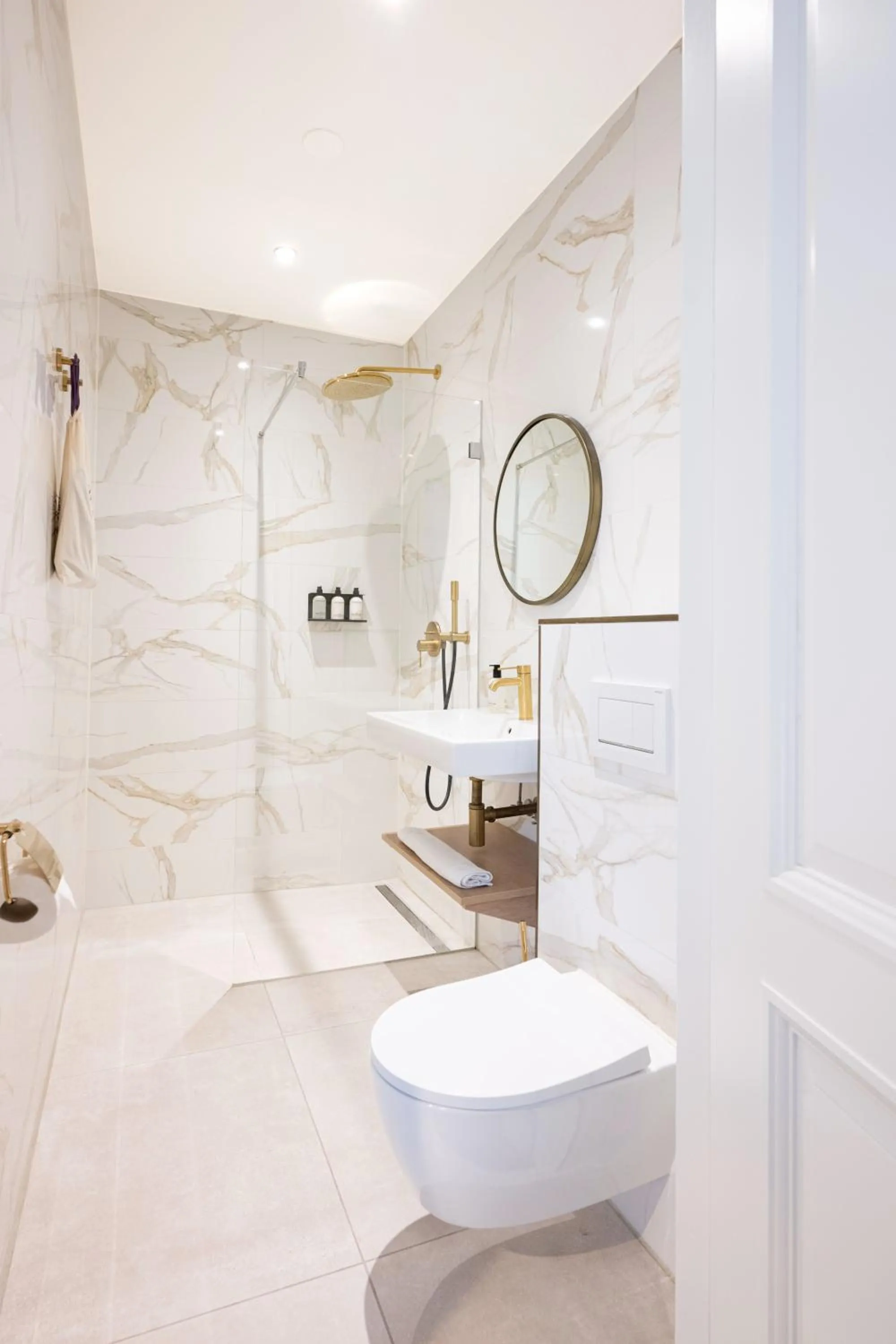 Shower in Anegang Boutique Hotel